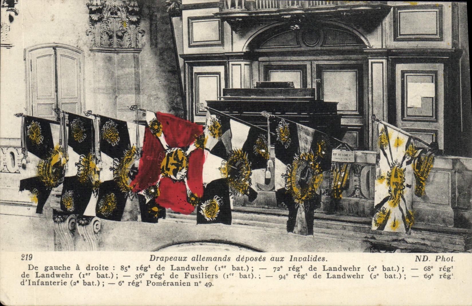 CPA Drapeaux Allemods Deposes Aux Invalides Paris Militaria