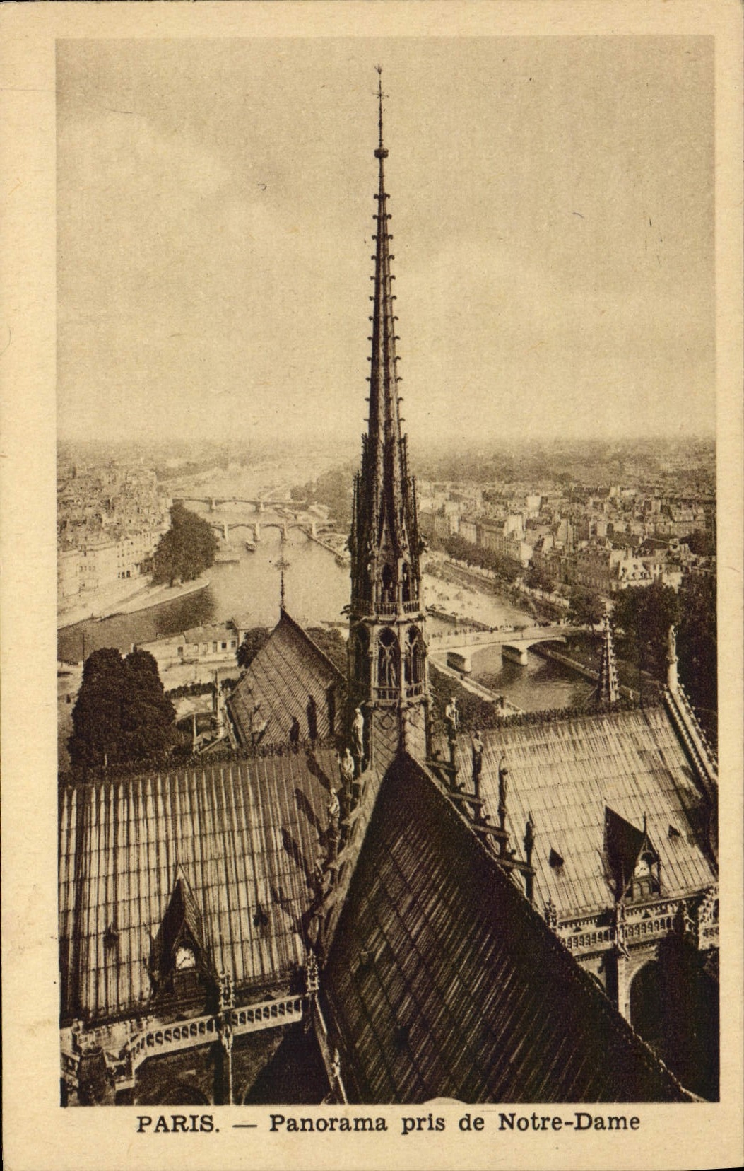 CPA Paris Panorama Pris de Notre Dame