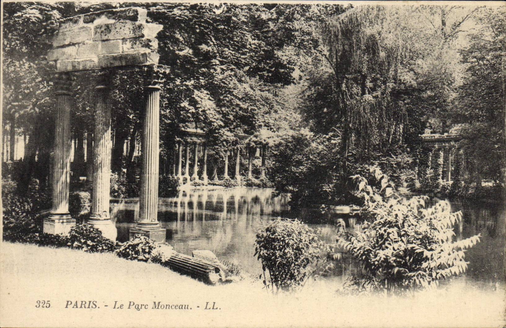 CPA Paris Le Parc Monceau