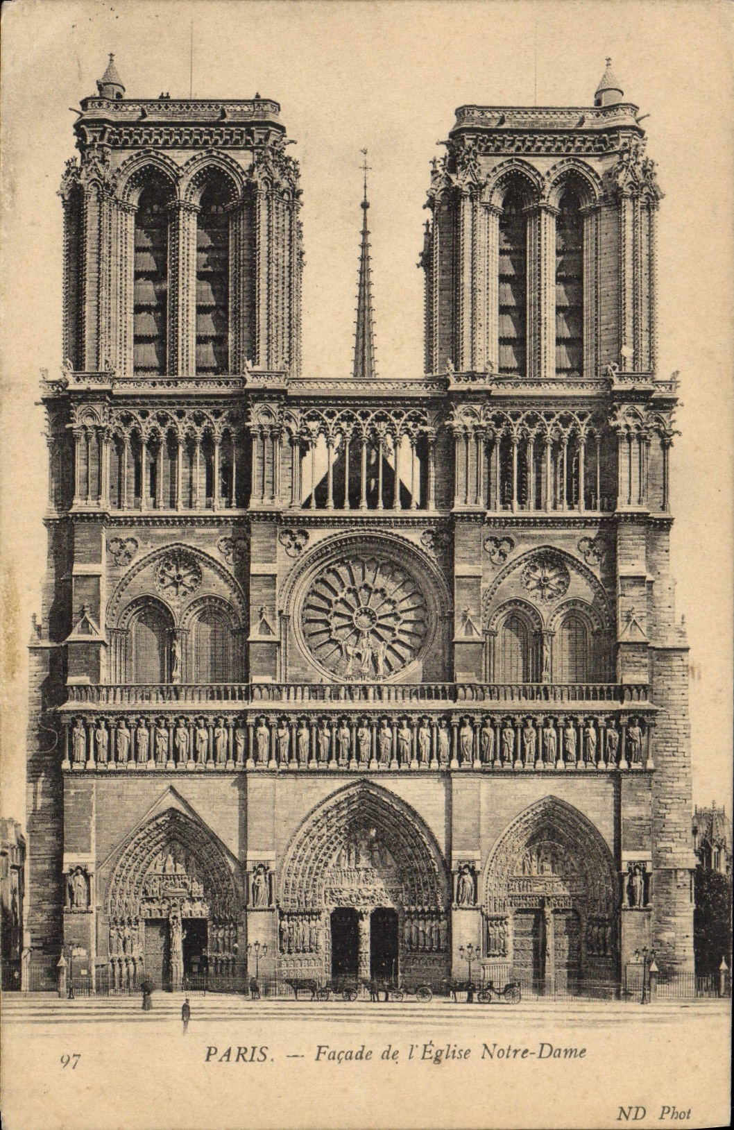 CPA Paris Facade de L'Eglise Notre Dame
