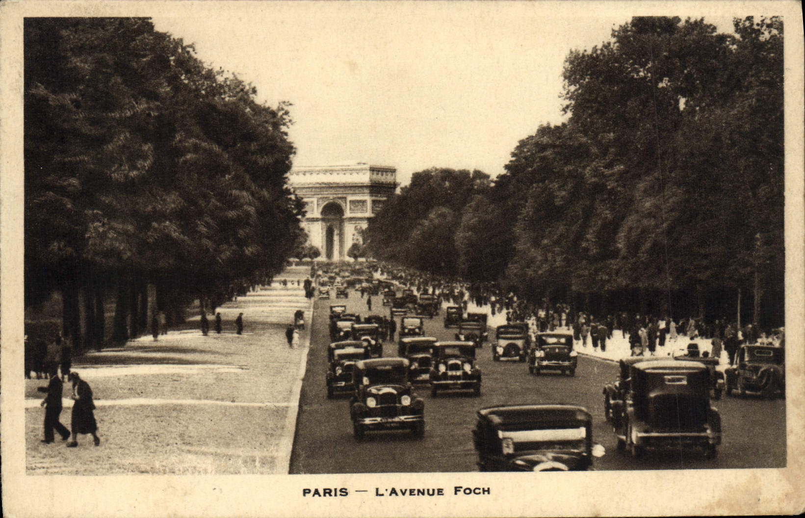 CPA Paris L'Avenue Foch Automobile