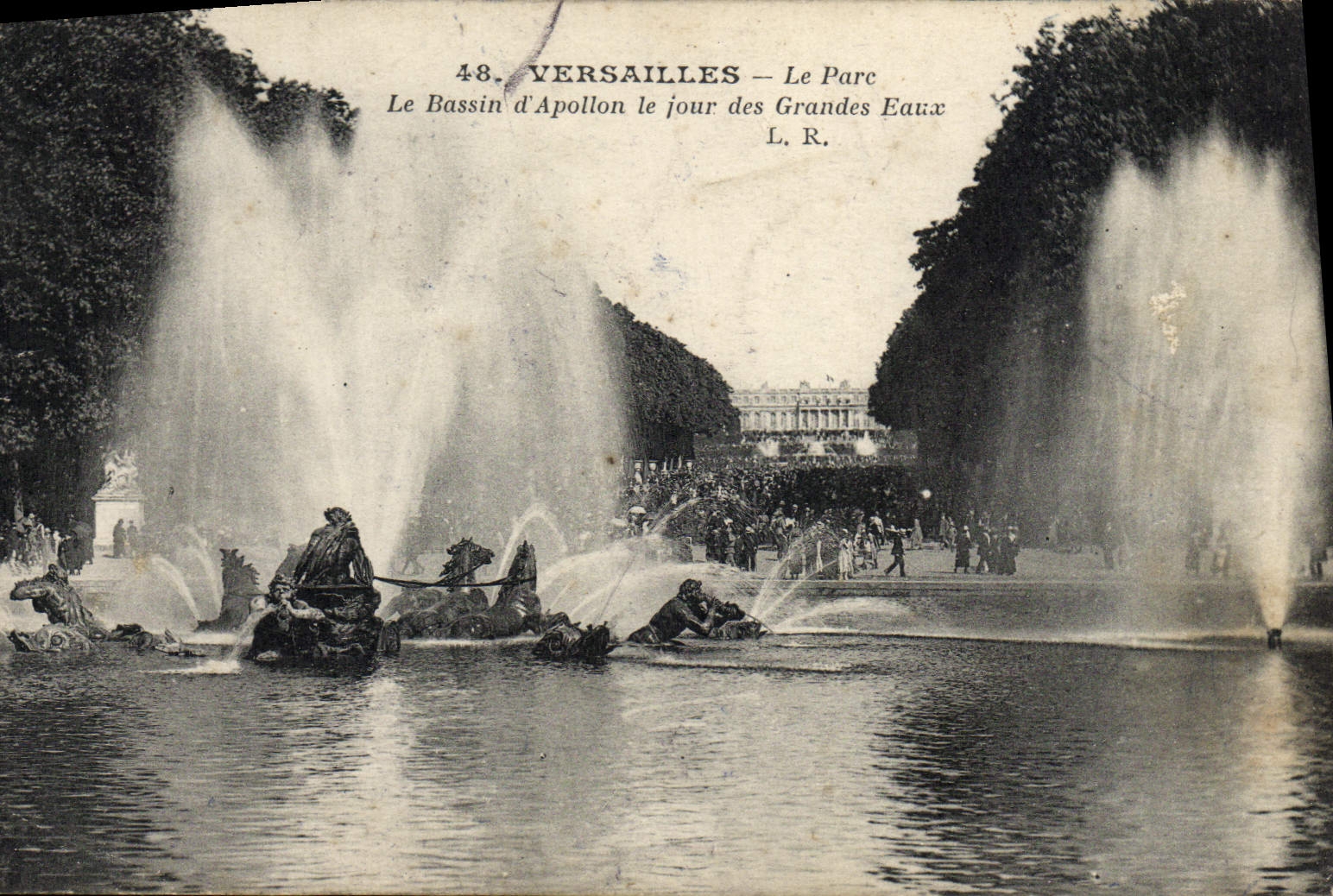 CPA Versailles Le Parc Le Bassin d'Apollon le Jour des Grandes Eaux