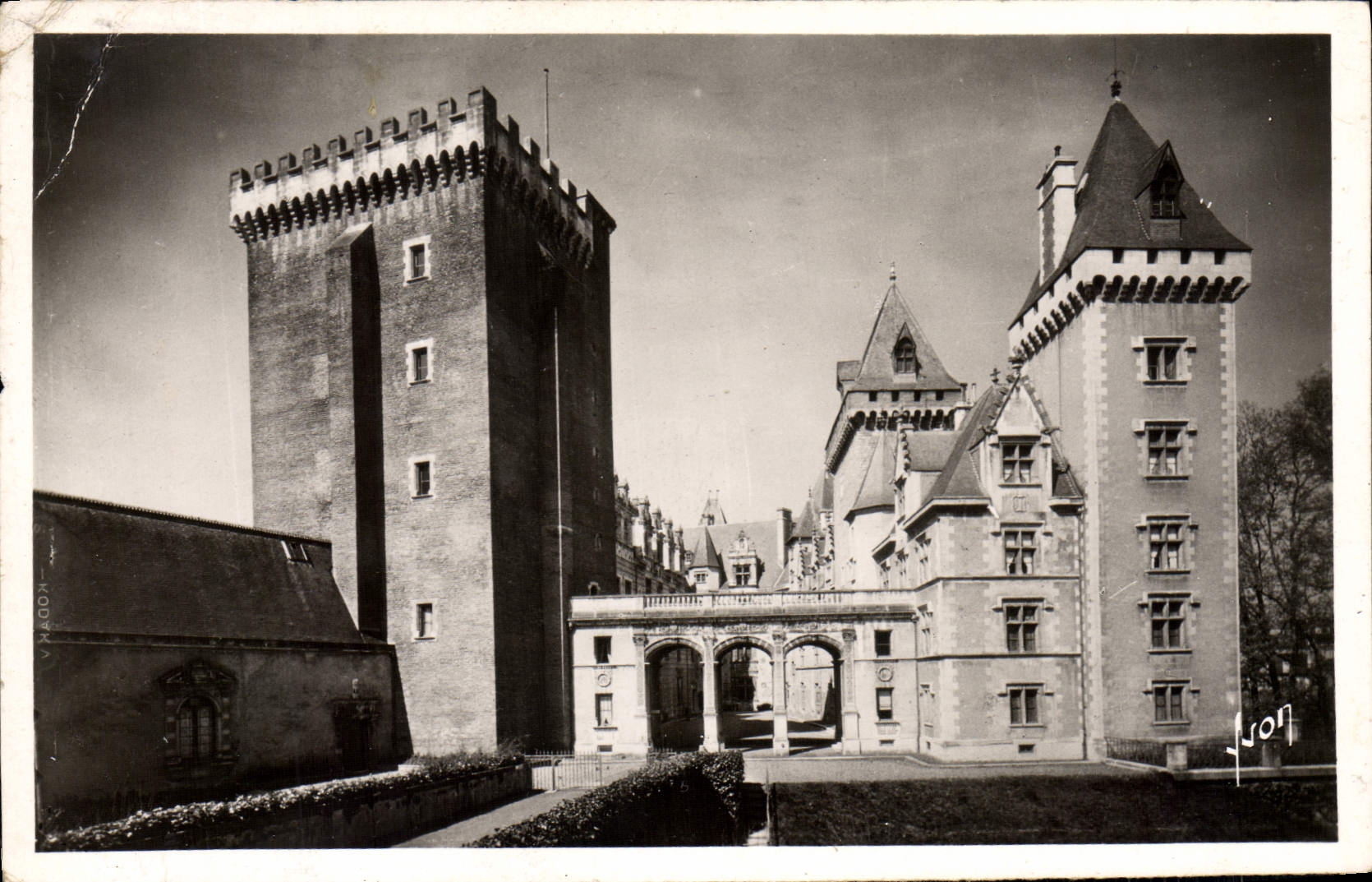 CP% Pau the Castle Domjon and Facade Are