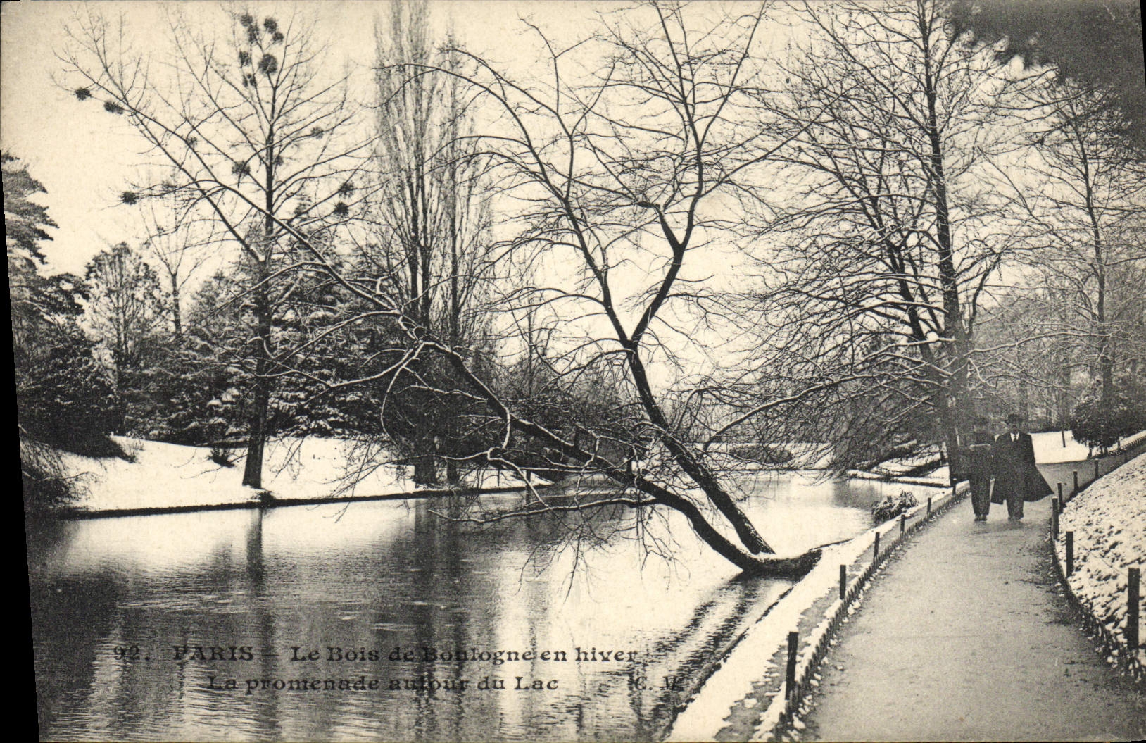 CPA Paris Bois de Boulogne en Hiver La promenade autour du lac