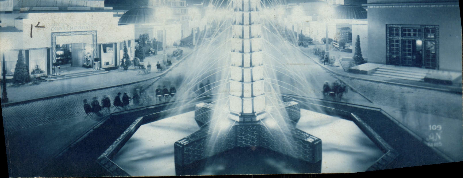 CPA Paris Exposition des Arts Decoratifs Vue de nuit