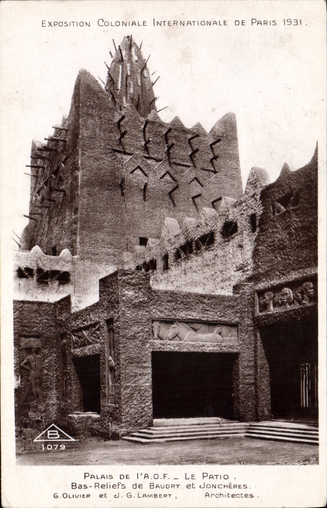 CPA Paris Exposition coloniale internationale 1931 Palais de L'AOF Le patio Bas reliefs de Baudry et Joncheres