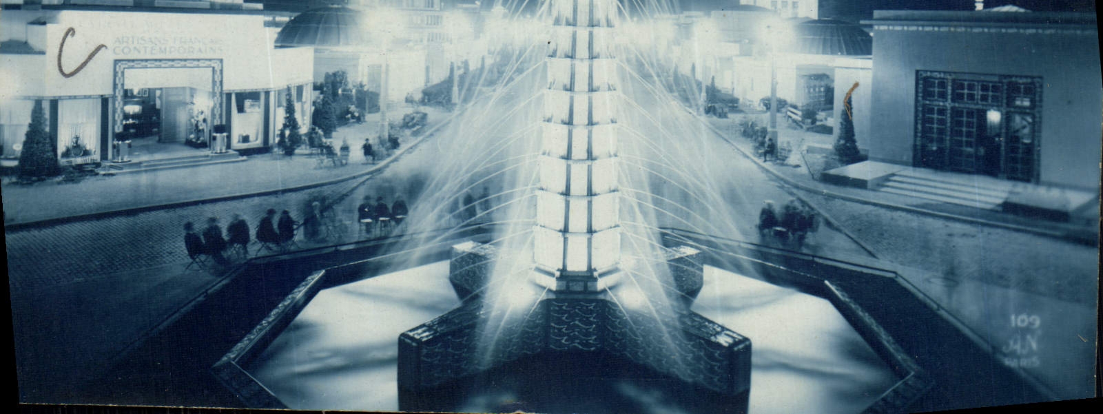 CPA Paris Expositionn des Arts Decoratifs Vue de nuit