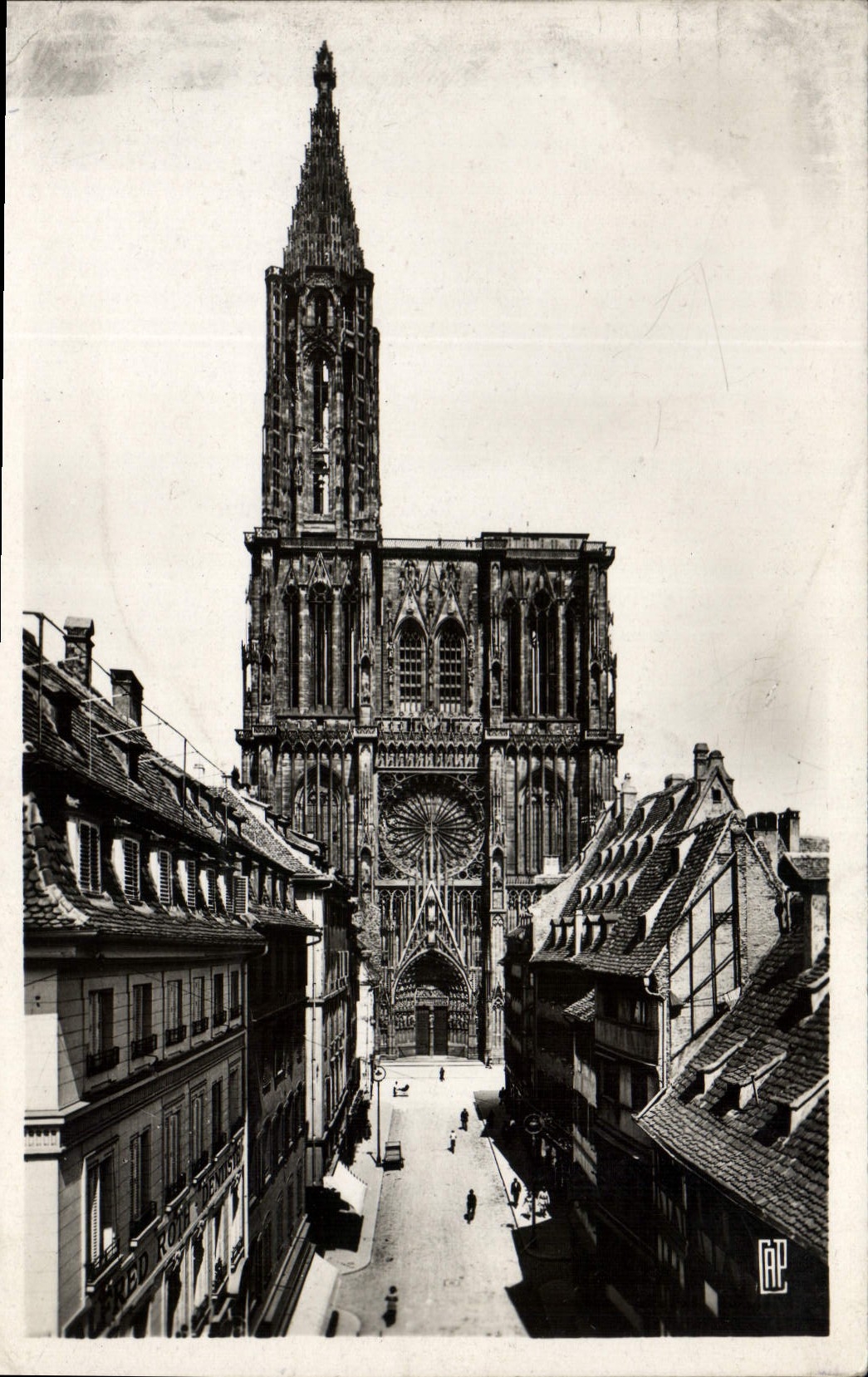 POSTAL MODERNA Estrasburgo la catedral y la calle Merciere