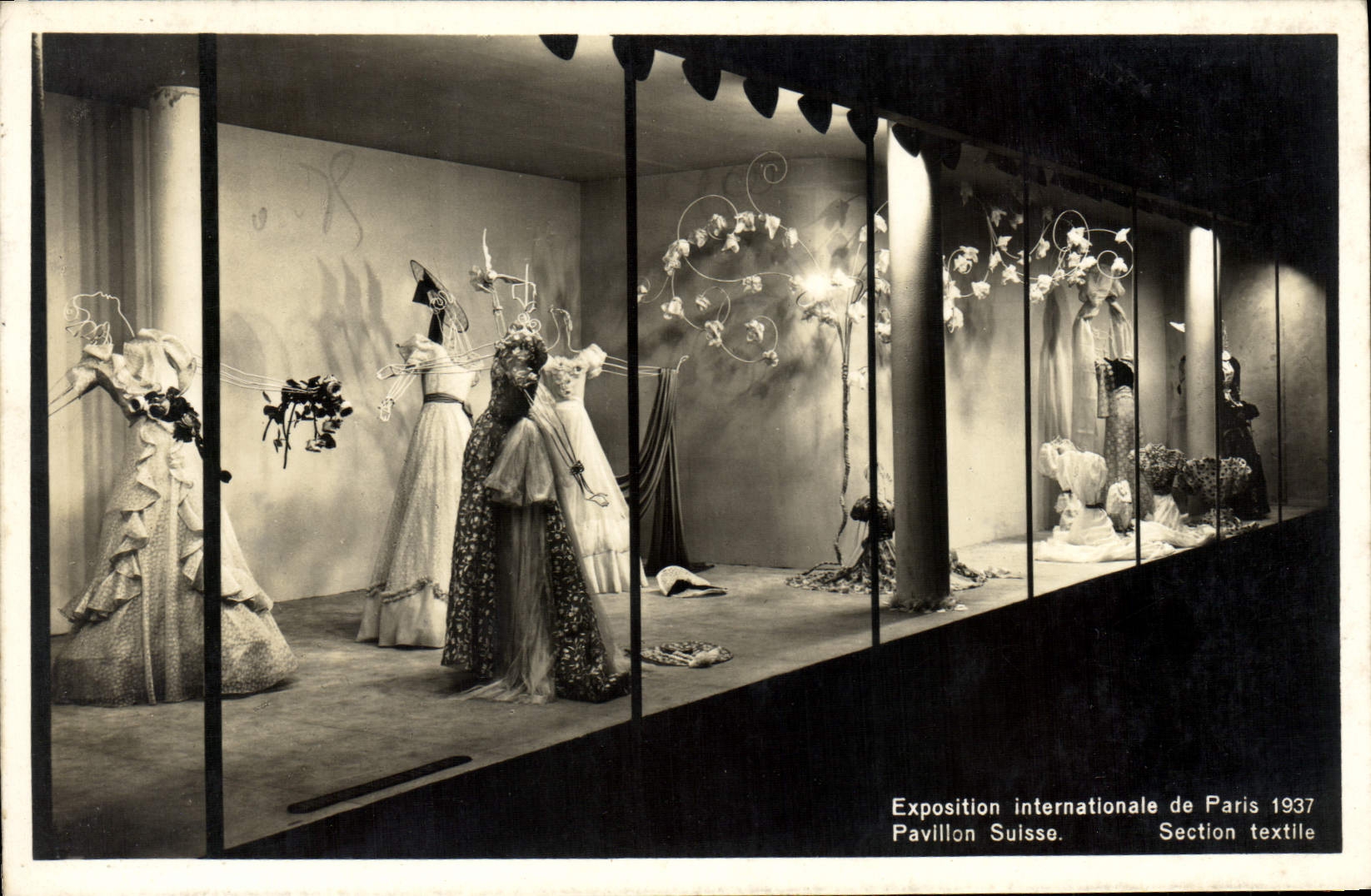 VINTAGE POSTCARD Paris International exhibition of 1937 Swiss House textile Section