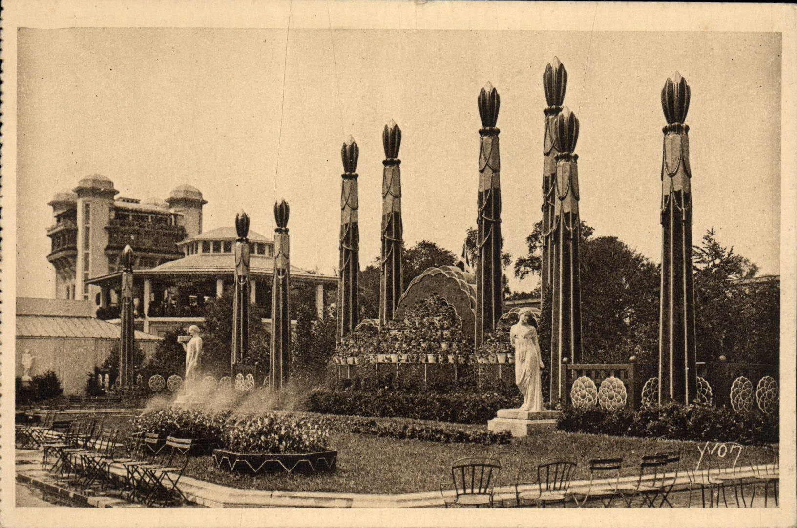 CPA Paris Exposition internationale des Arts Decoratifs Decor floral Esplanade des Invalides