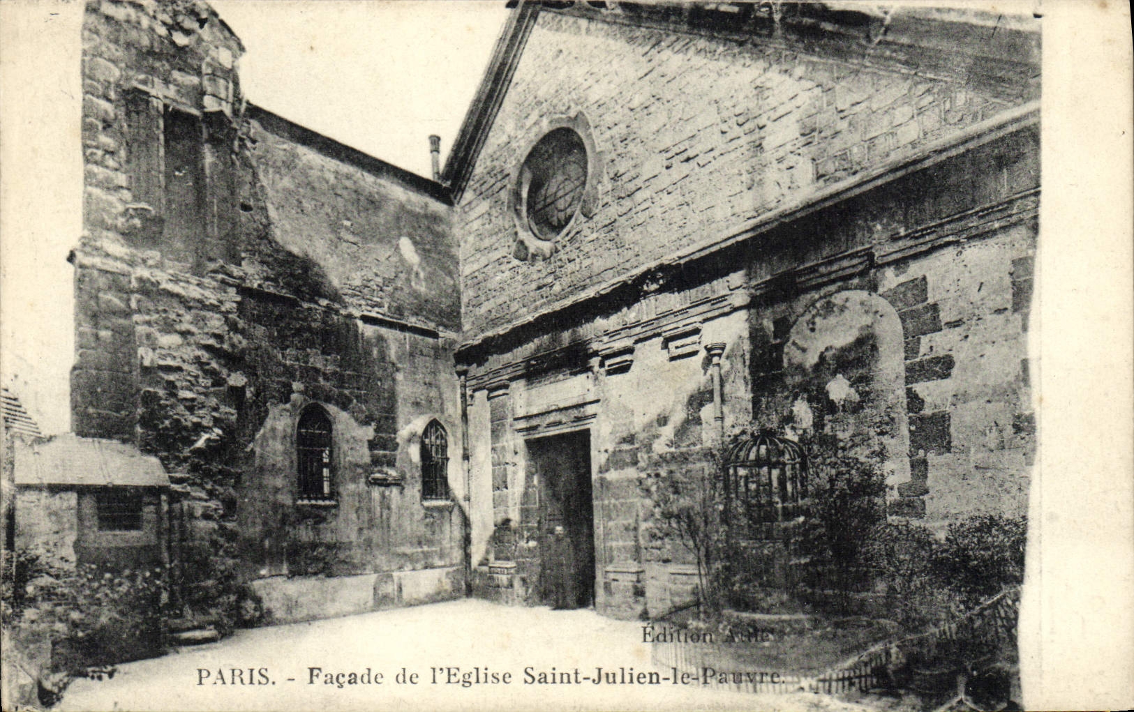 CPA Paris Facade de l'eglise Saint Julien le Pauvre 
