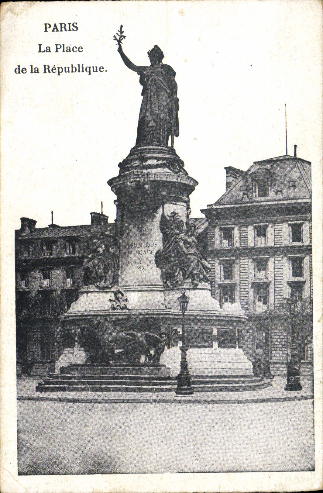 CPA Paris La Place de la Republique