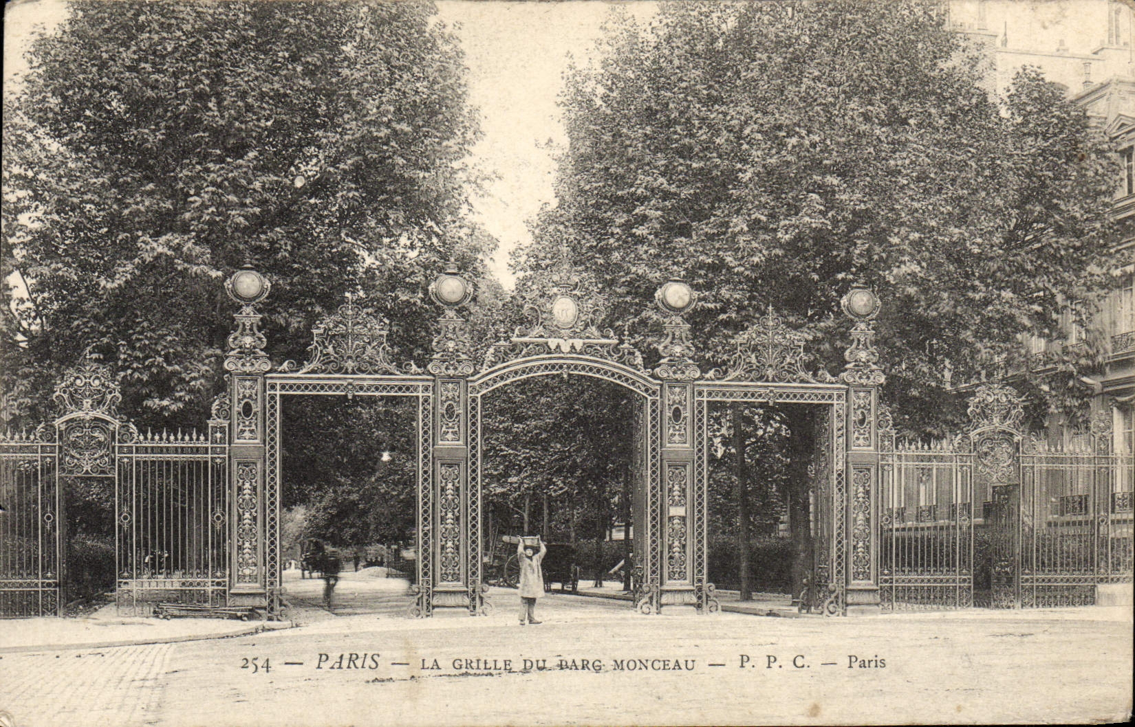 CPA Paris La Grille Du Parc Monceau