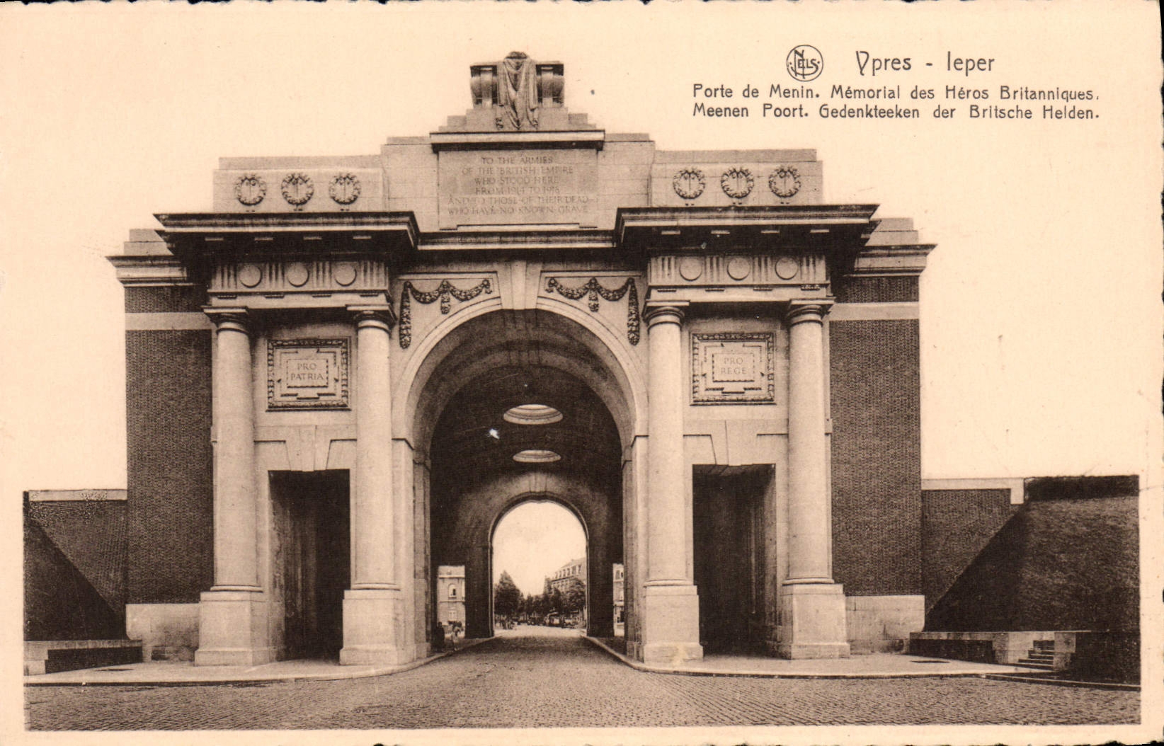 VINTAGE POSTCARD Ieper Carries of Menin Memorial of the British heroes Militaria