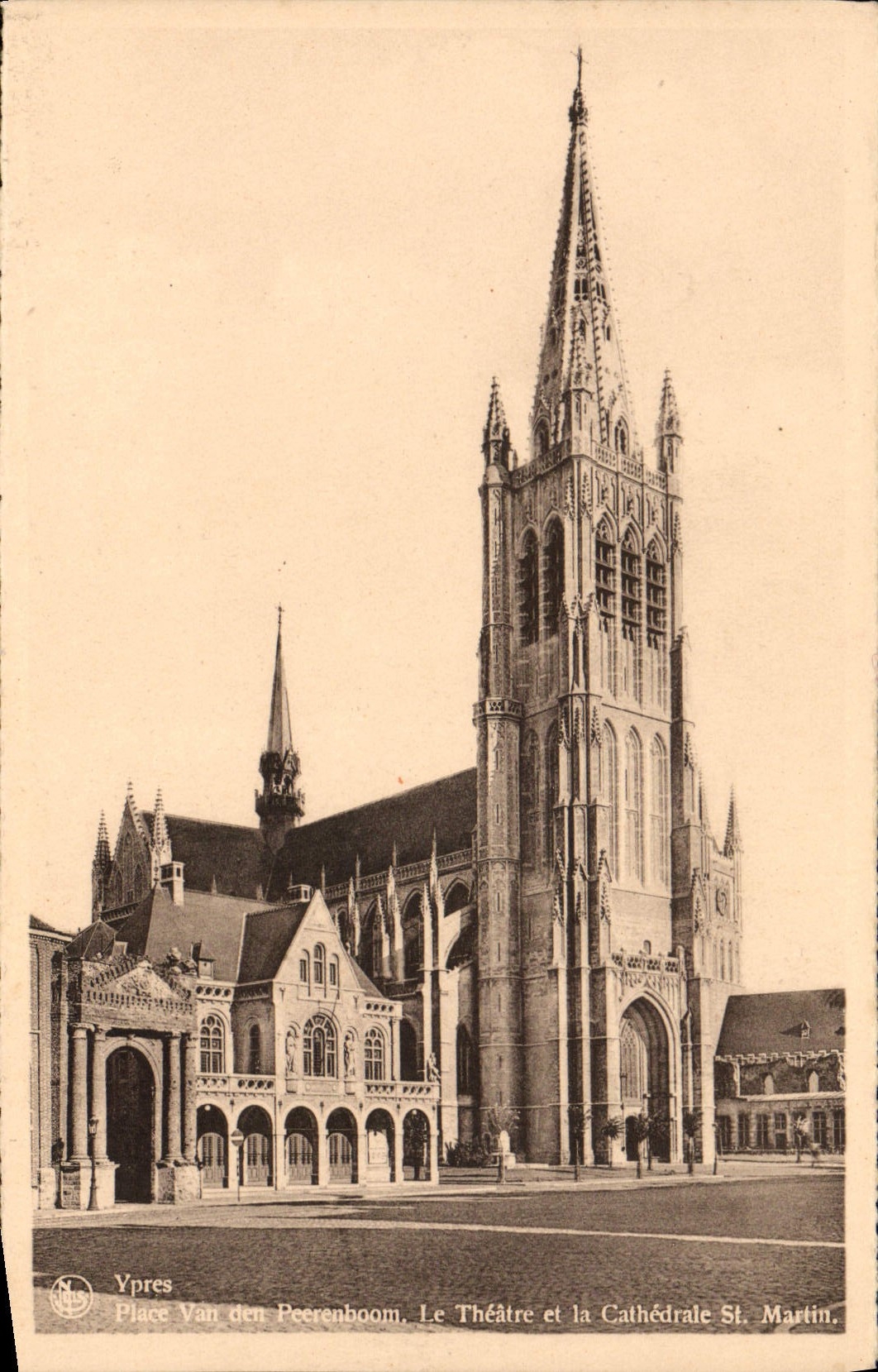 CPA Ypres Le theatre et la cathedrale St Martin