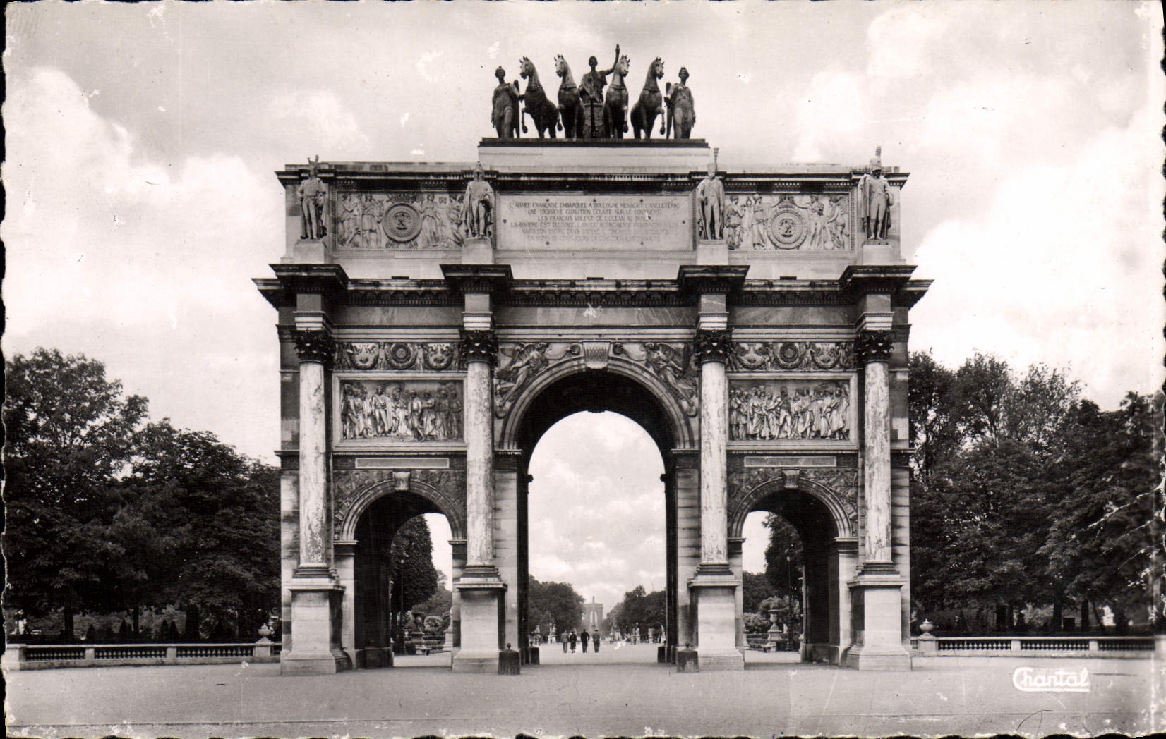 CPM Paris Le Carrousel Perspective sur l'obelisque et l'Arc de Triomphe