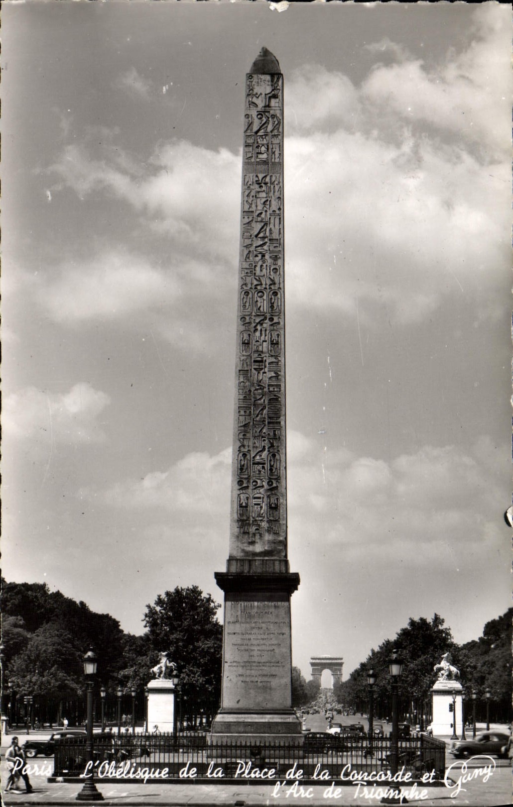 CPM Paris Et Ses Merveilles Obelisque de la place de la Concorde et l'Arc de TRiomphe