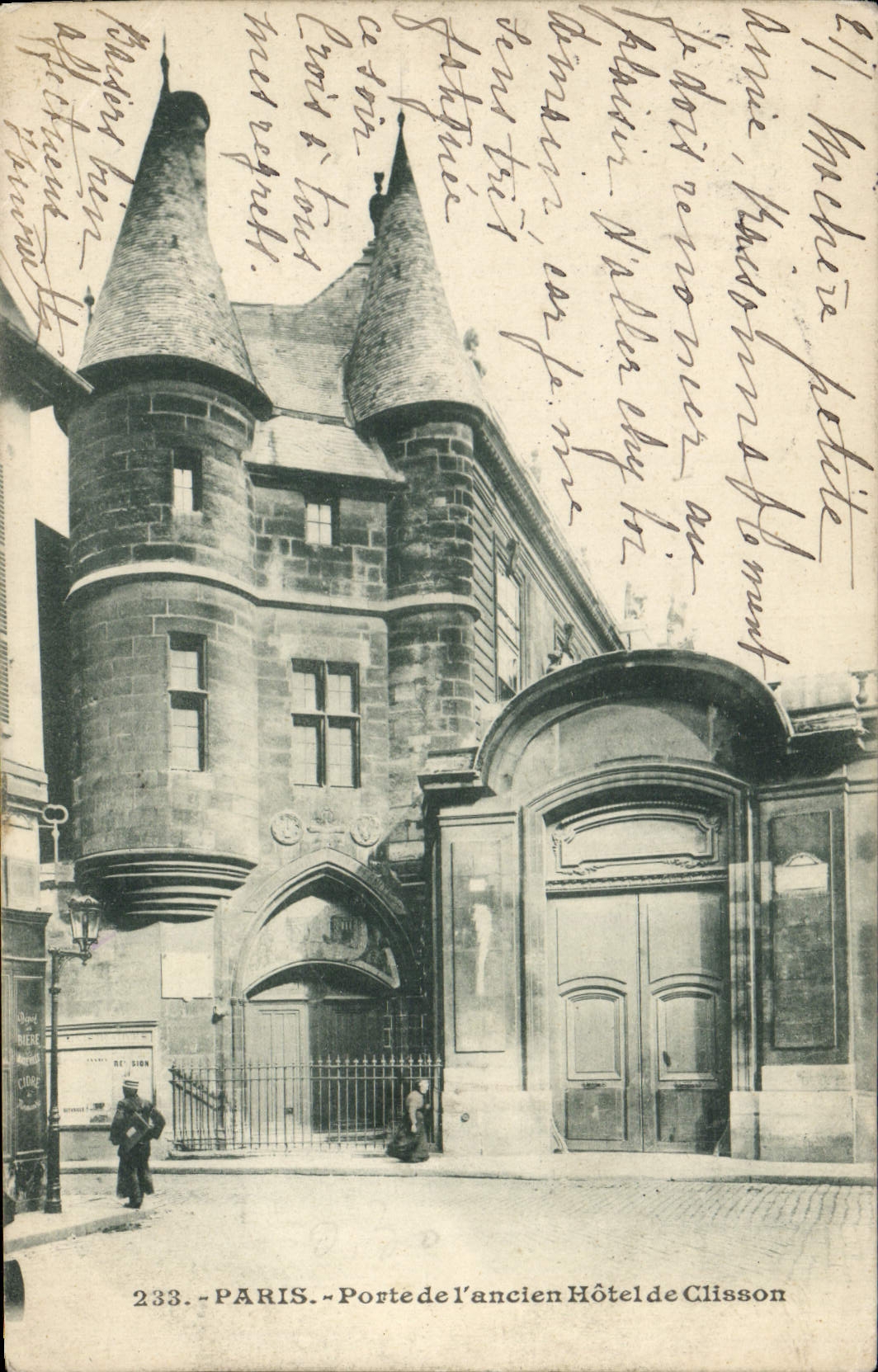 VINTAGE POSTCARD Paris Carries Old Hotel of Clisson