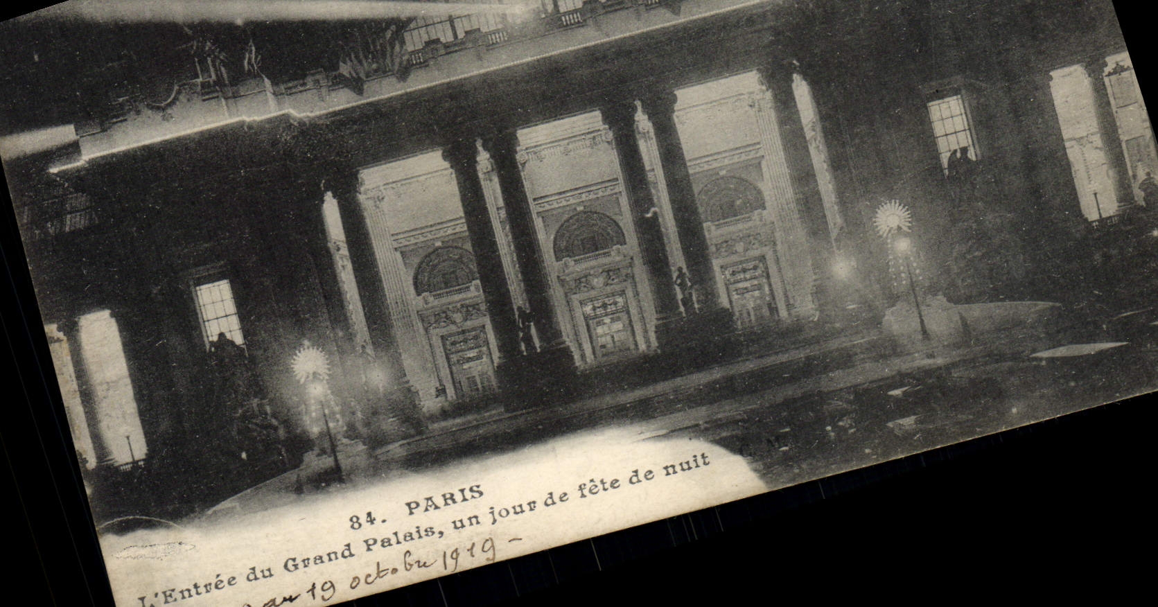 CPA Paris L'Entree du Grand Palais un jour de fete de nuit