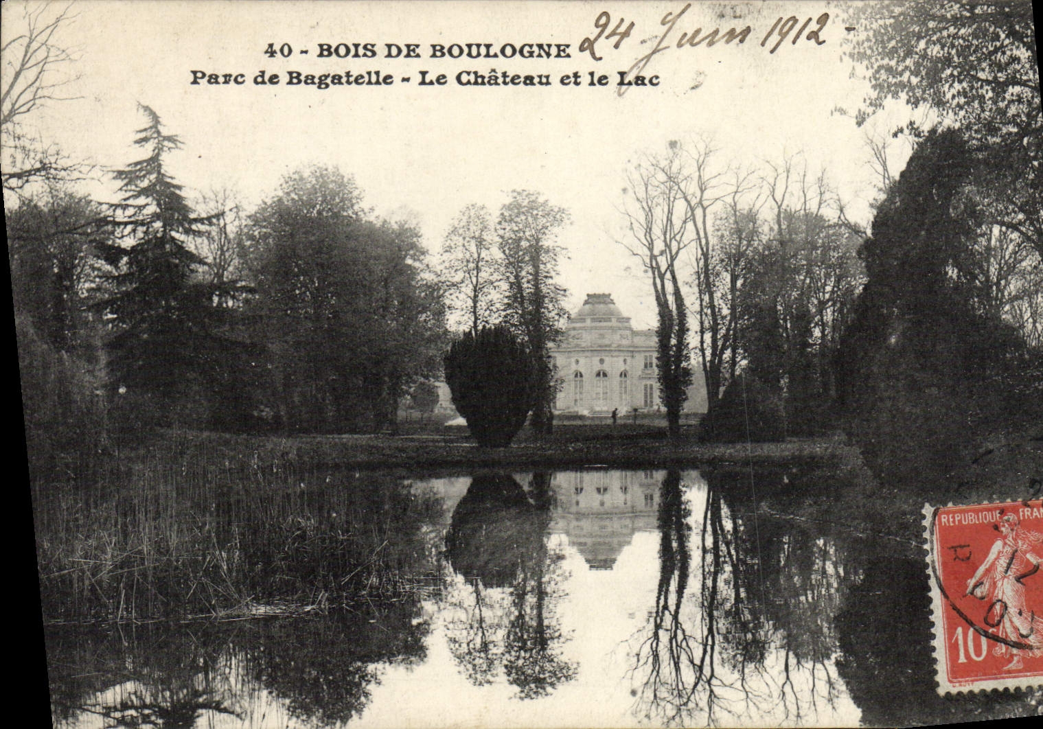 CPA Bois de Boulogne Parc de Bagatelle Le Chateau et le Lac