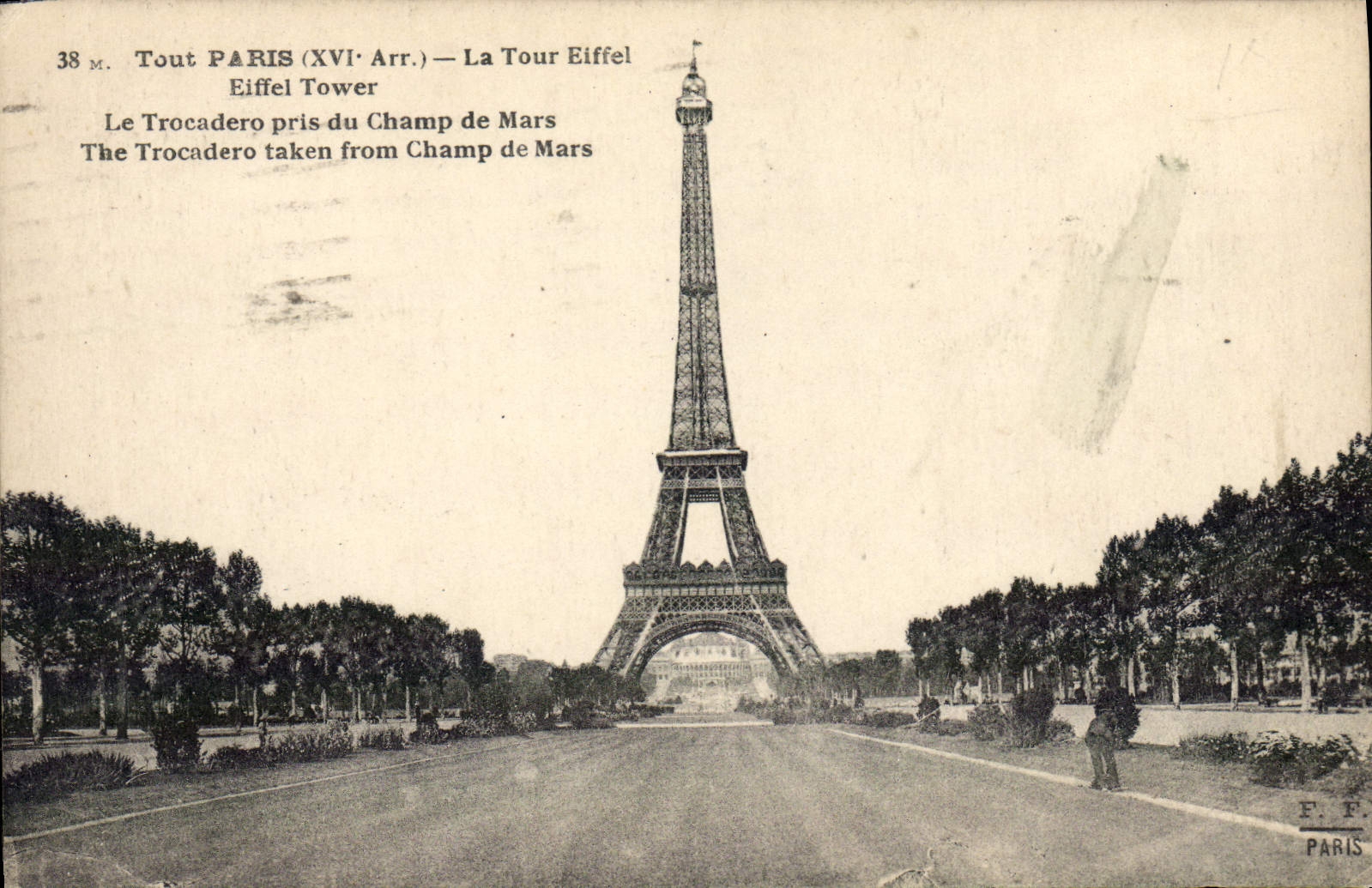 CPA Tout Paris La Tour Eiffel 