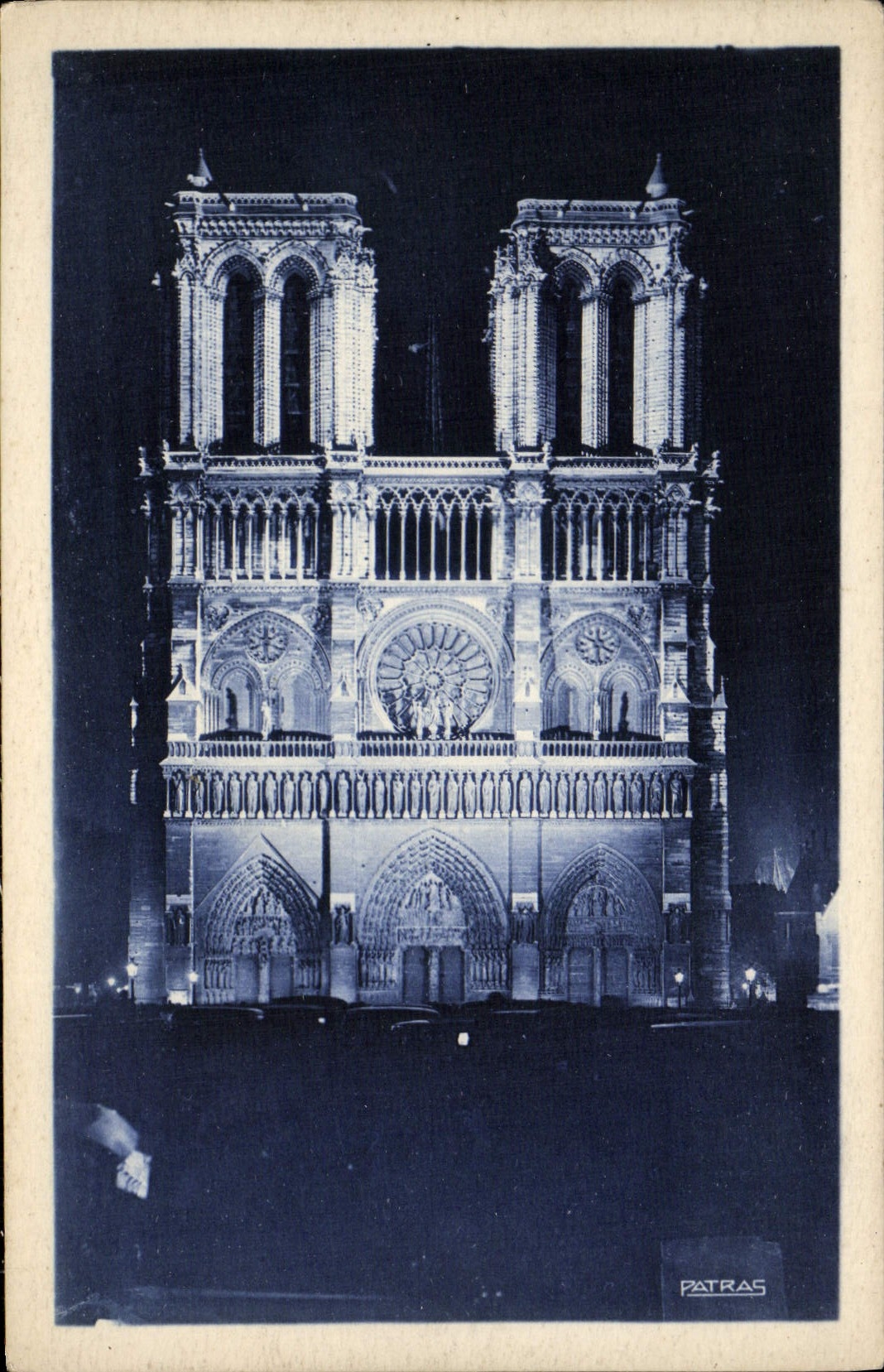 CPA Paris la Nuit Illuminatons de Notre Dame