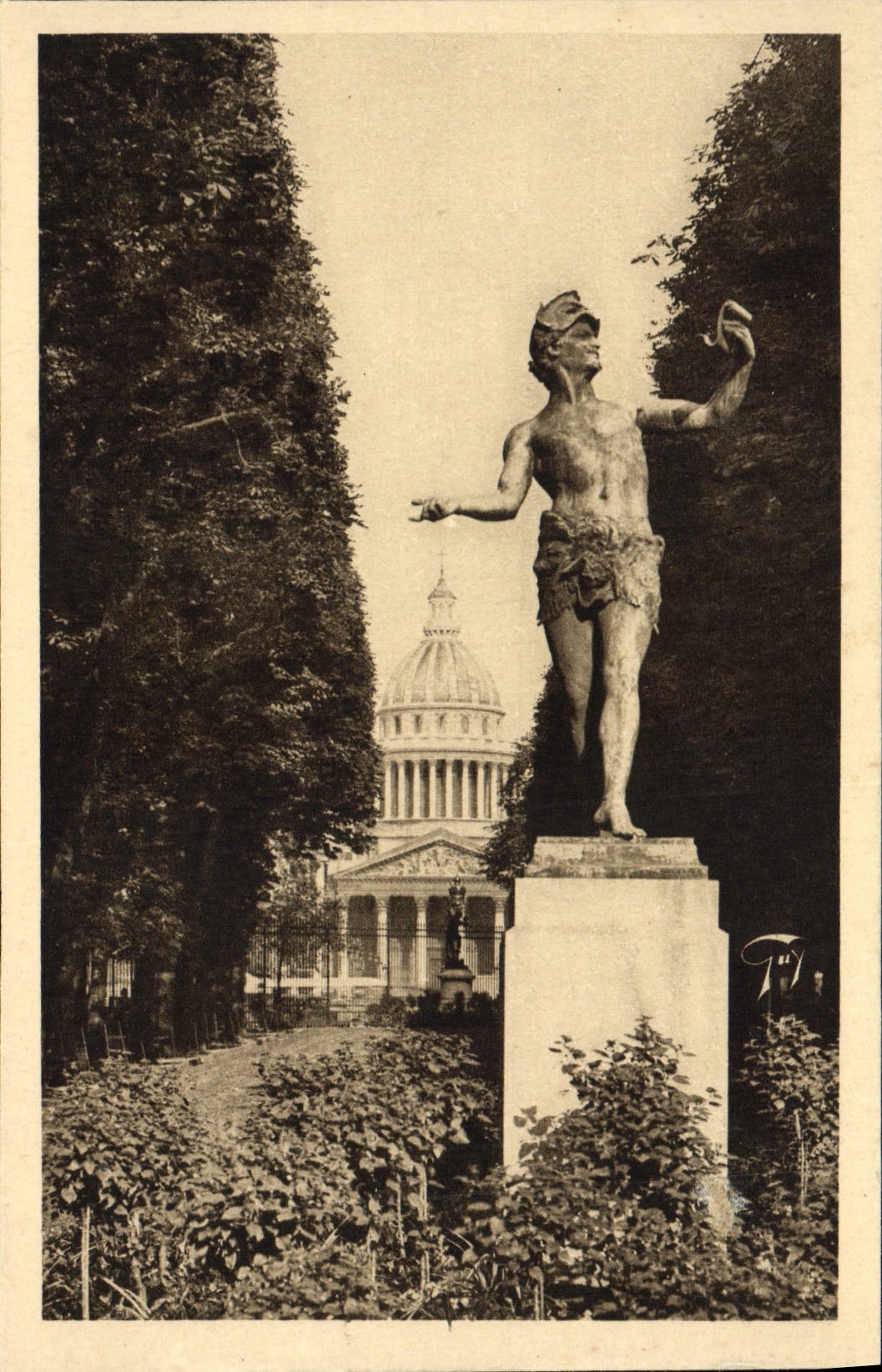 CPA Paris Pantheon Statue