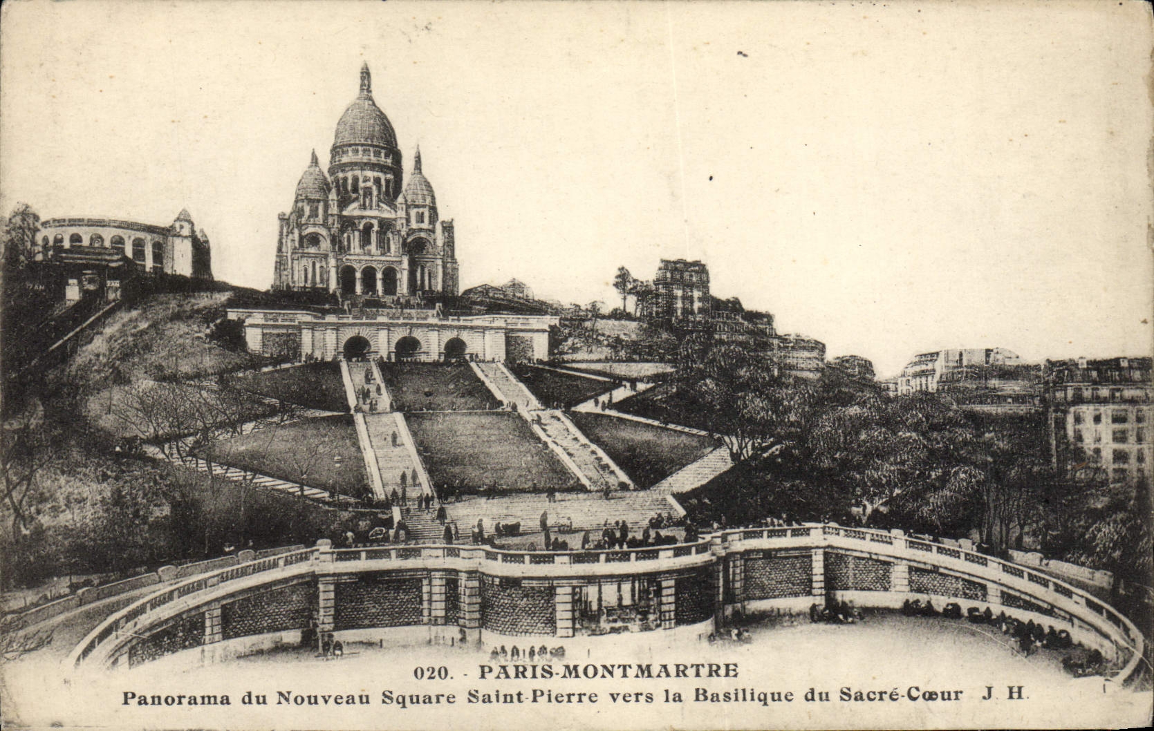 CPA Paris Montmartre Panorama du nouveau square Saint Pierre vers la basilique du Sacre Coeur 