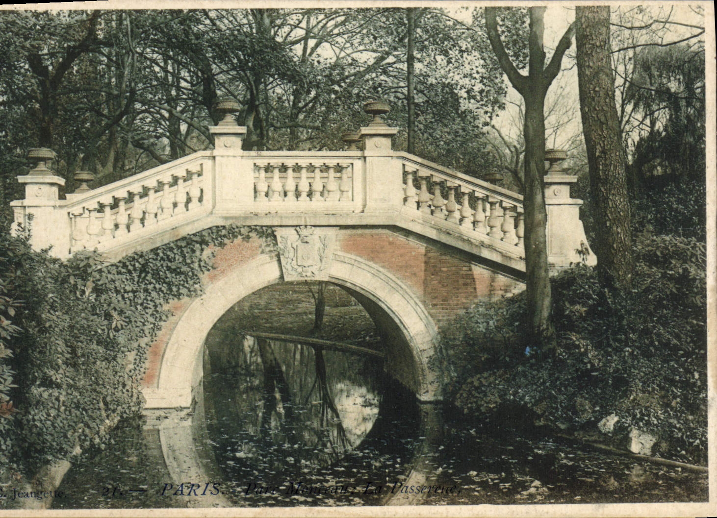 VINTAGE POSTCARD Paris Park Heap the footbridge