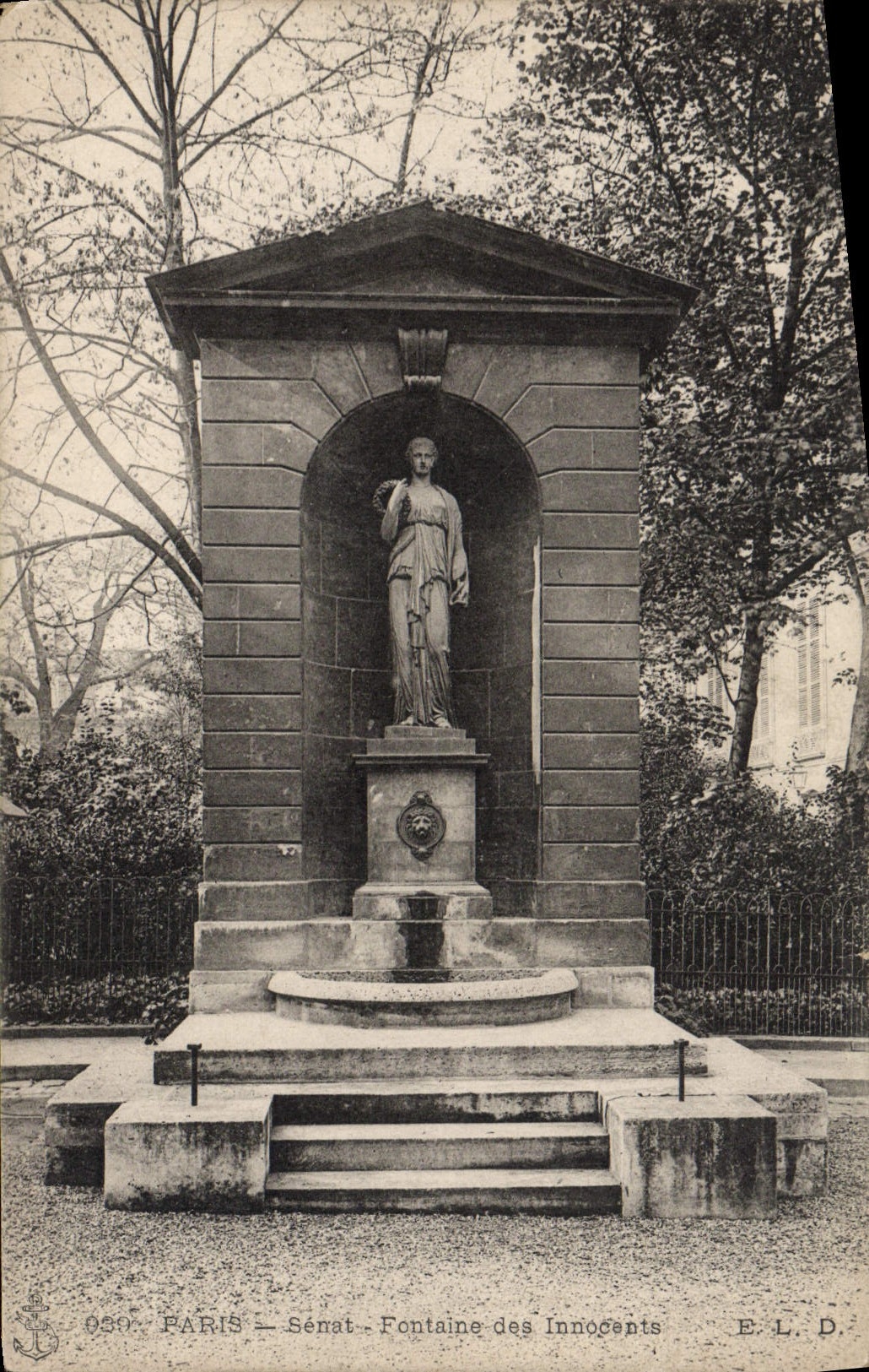 VINTAGE POSTCARD Paris Senate Fountain of the Innocent ones