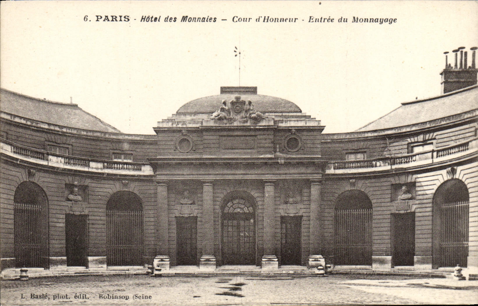 CPA Paris Hotel des Monnaies Cour d'Honneur Entree du Monnayage