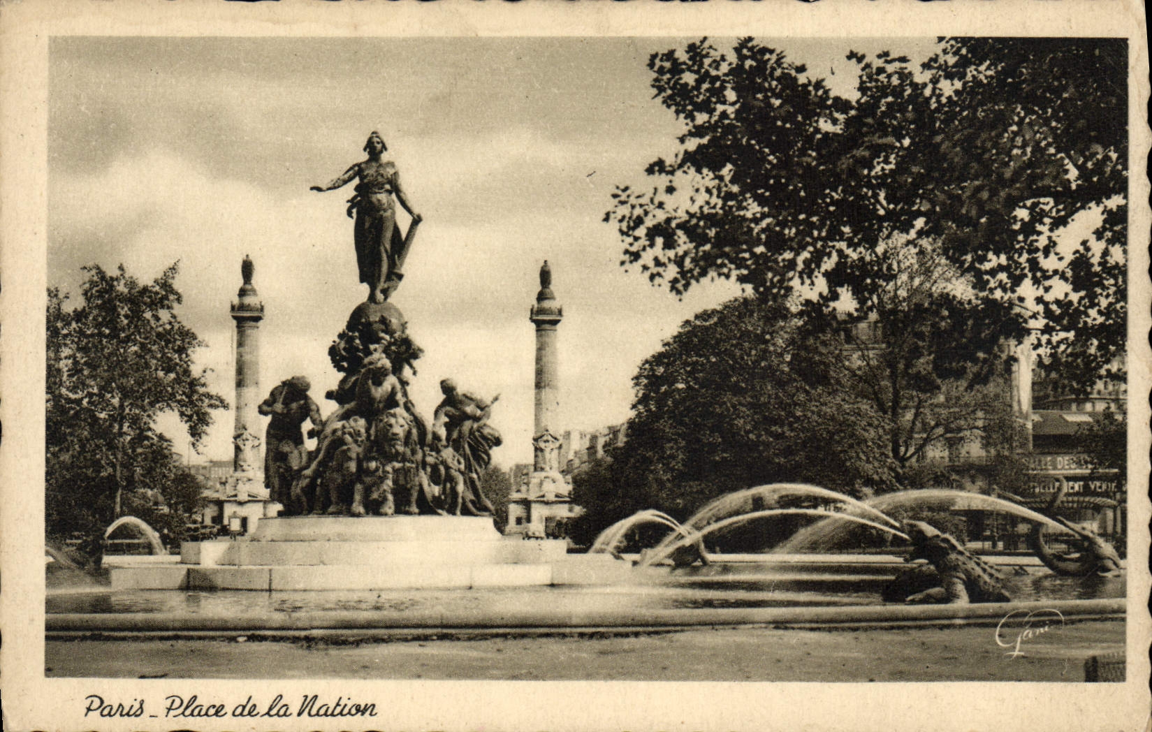 CPA Paris Place de la Nation Lion