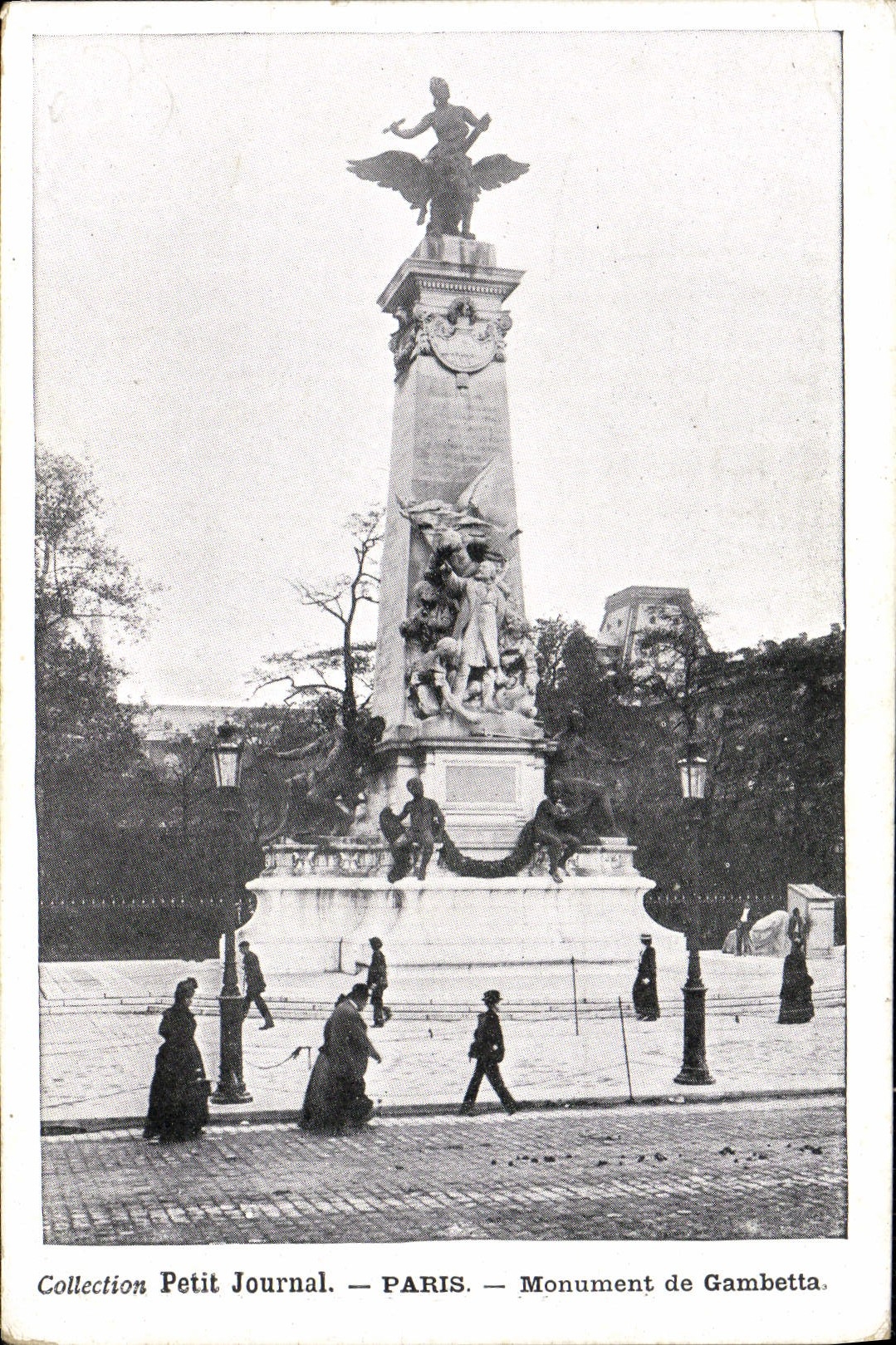 CPA Paris Monument de Gambetta
