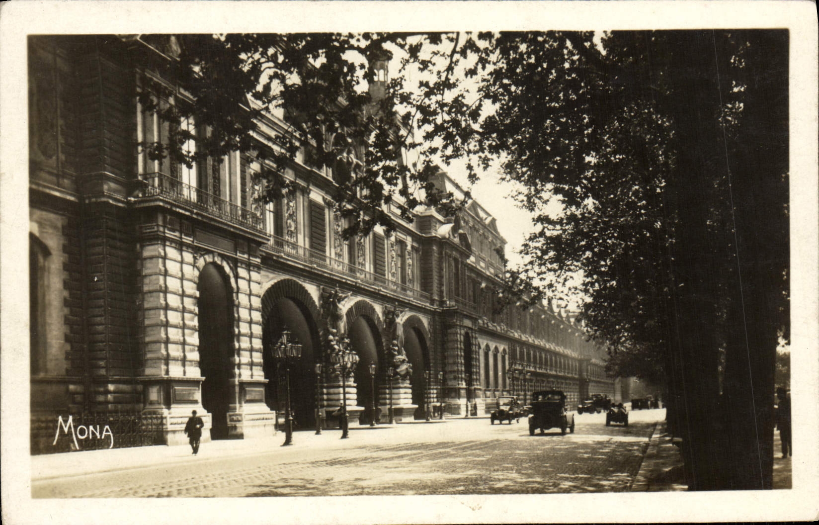 CPA Paris Les guichets du Louvre pres de la Seine 