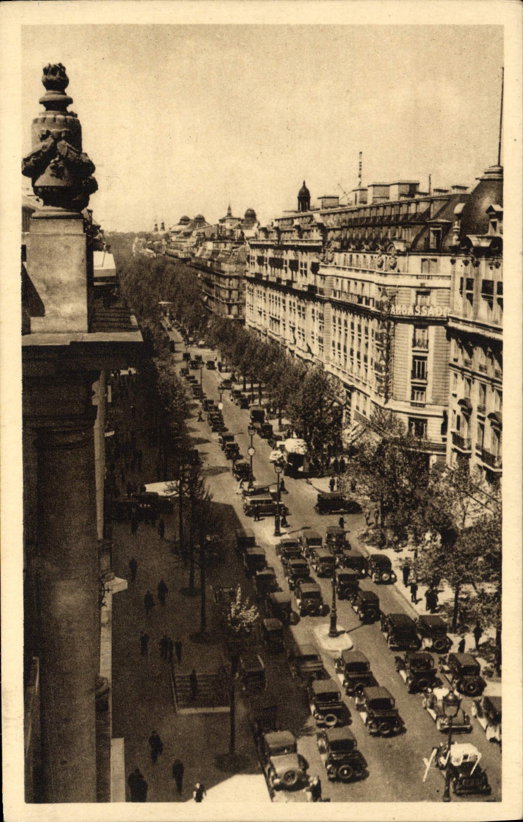 CPA Paris en Flanant Le Nouveau Boulevard Haussmann