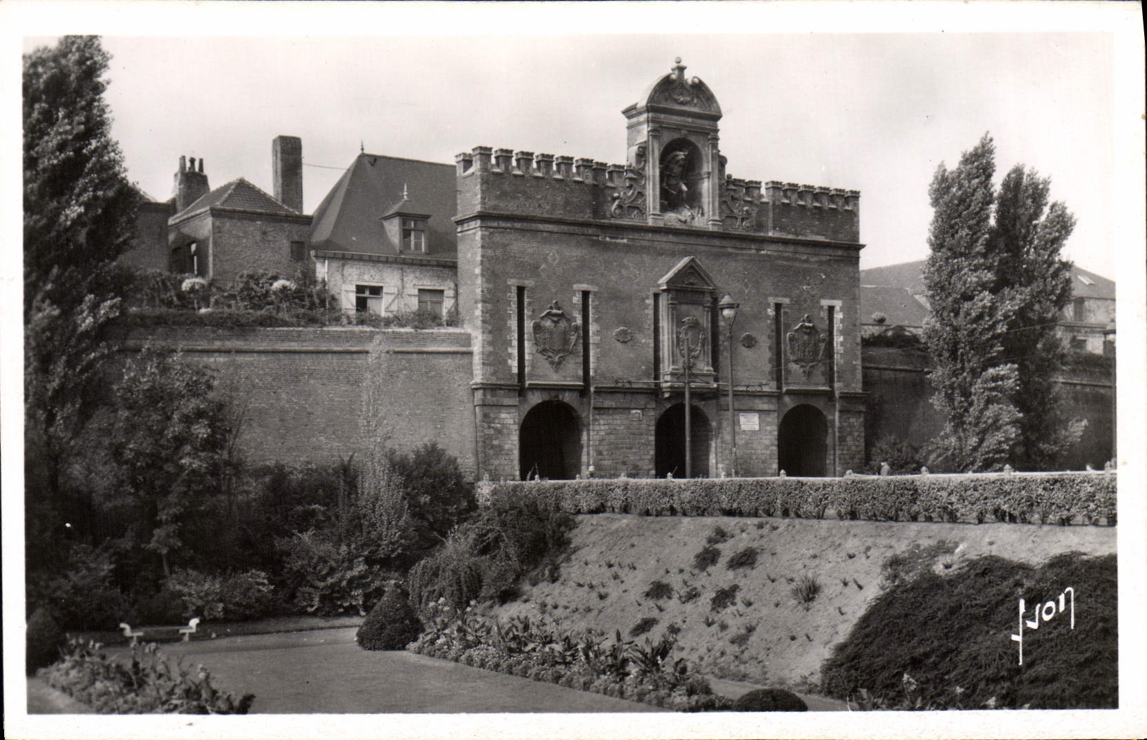 MODERN CARD Lille Carries From Roubaix