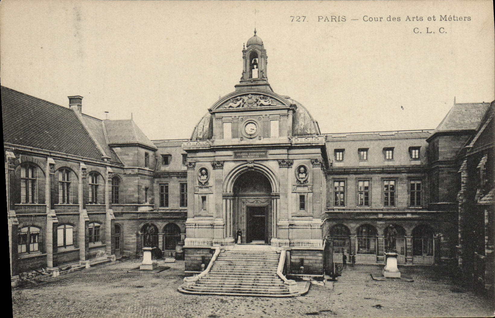 CPA Paris Cour Des Arts Et Metiers