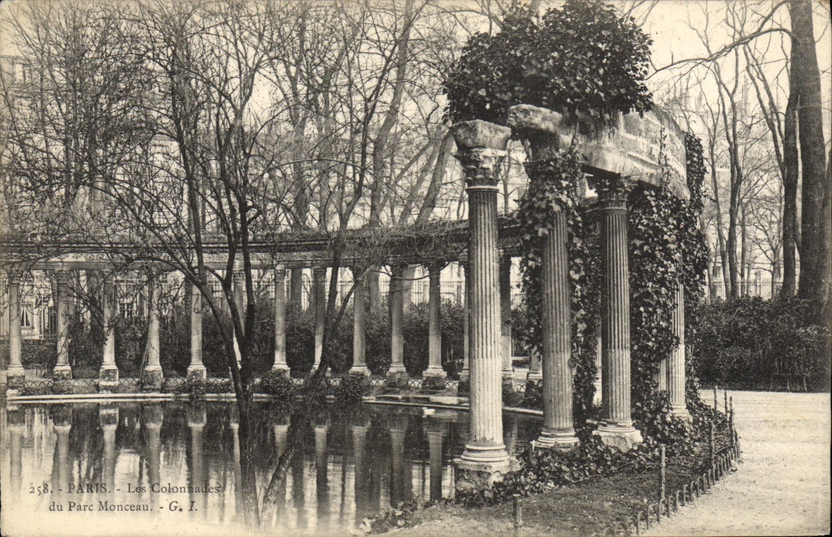 VINTAGE POSTCARD Paris Colonnades Of the Park Heap