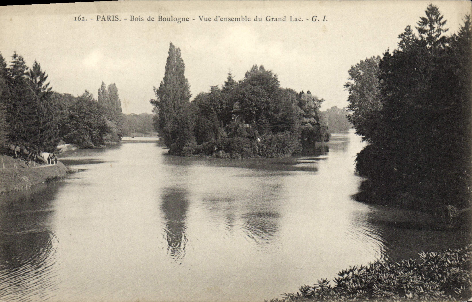 VINTAGE POSTCARD Paris Bois de Boulogne Overall picture Of the Big lake