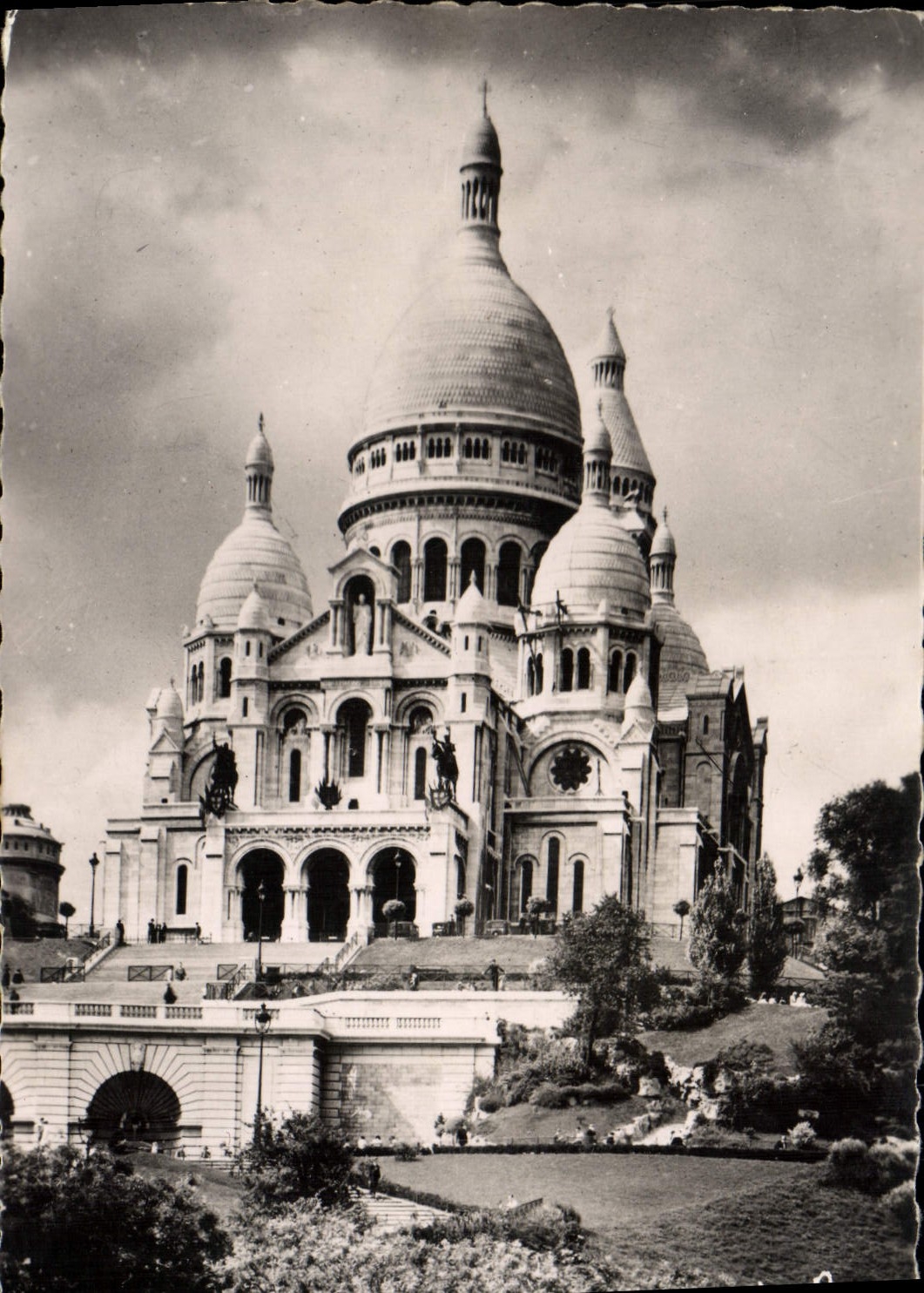 CPM Paris En Flanant Basilique du Sacre Coeur de Montmartre