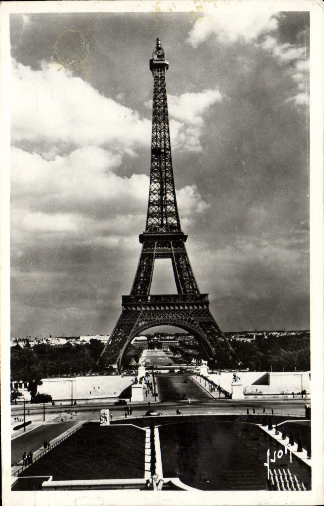 CPM Paris La Tour Eiffel