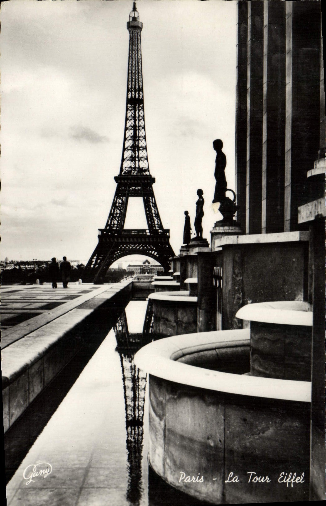 CPM Paris La Tour Eiffel