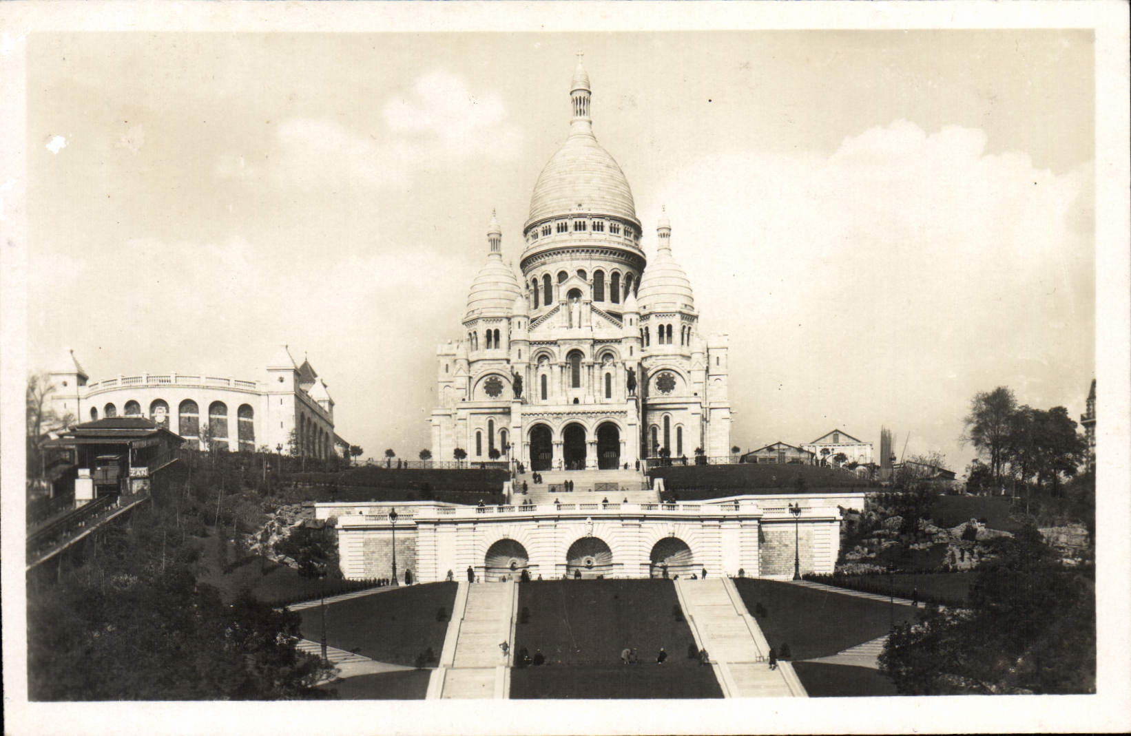 CPM Paris La Basilique Du Sacre Coeur