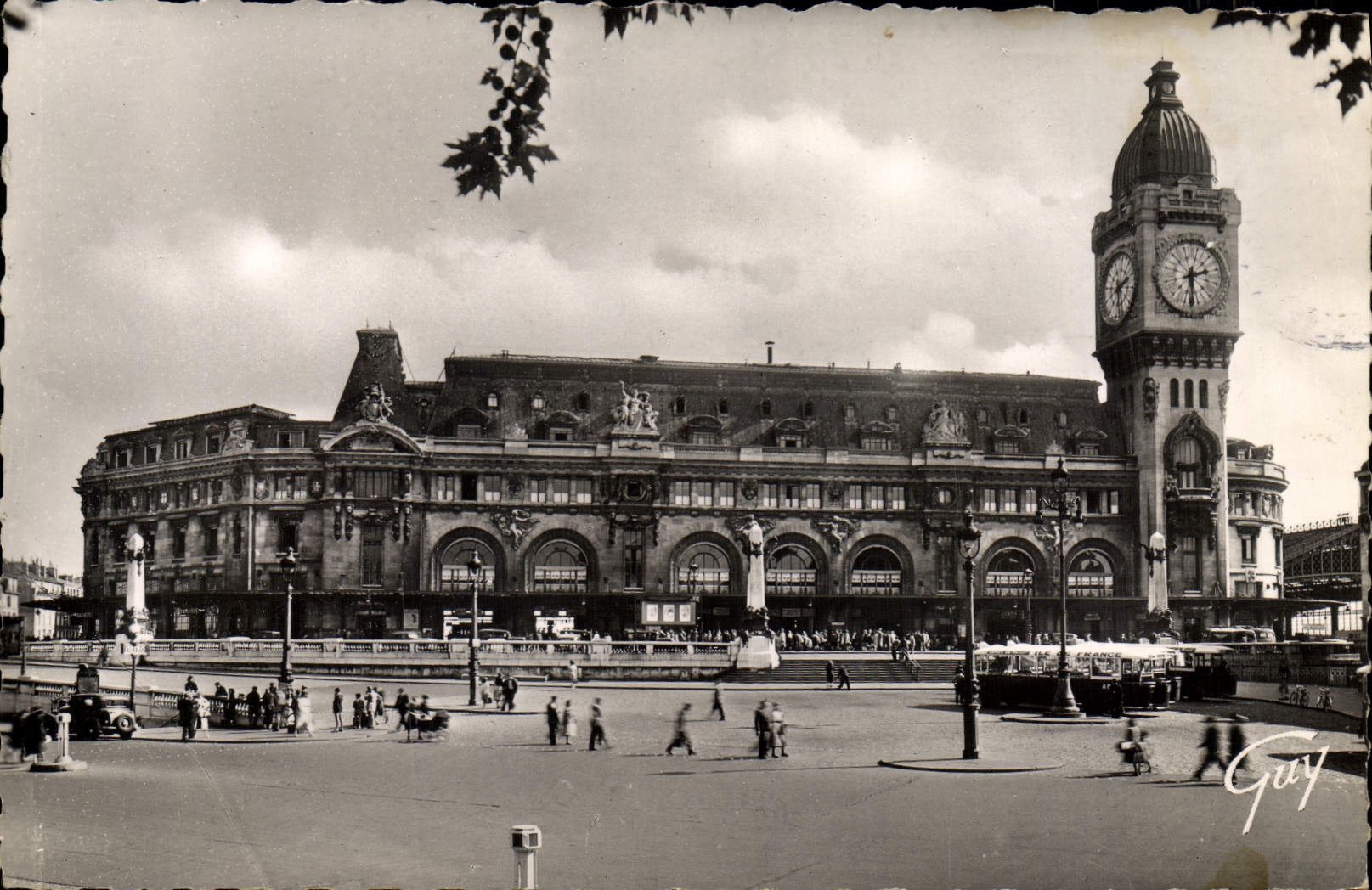MODERN CARD Paris And Its Wonders Train station of Lyon