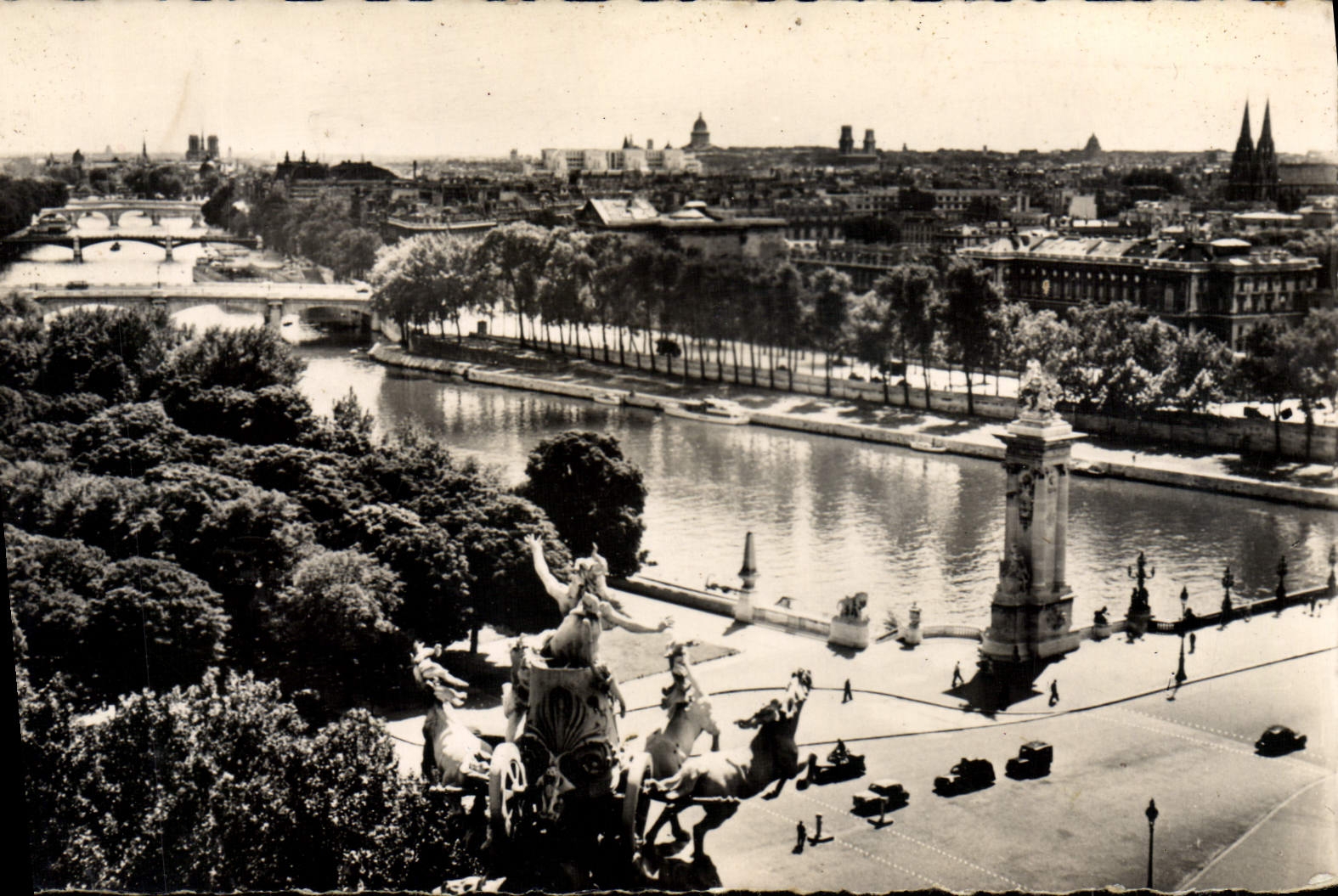 MODERN CARD Paris View On the Bridges Of the Seine