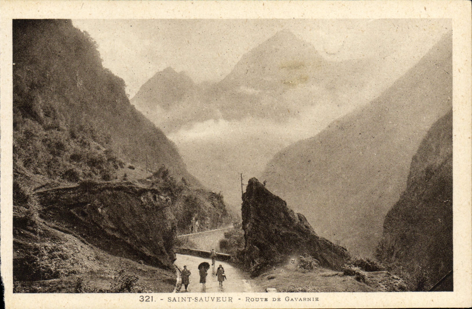 VINTAGE POSTCARD Holy Saver Road De Gavarnie