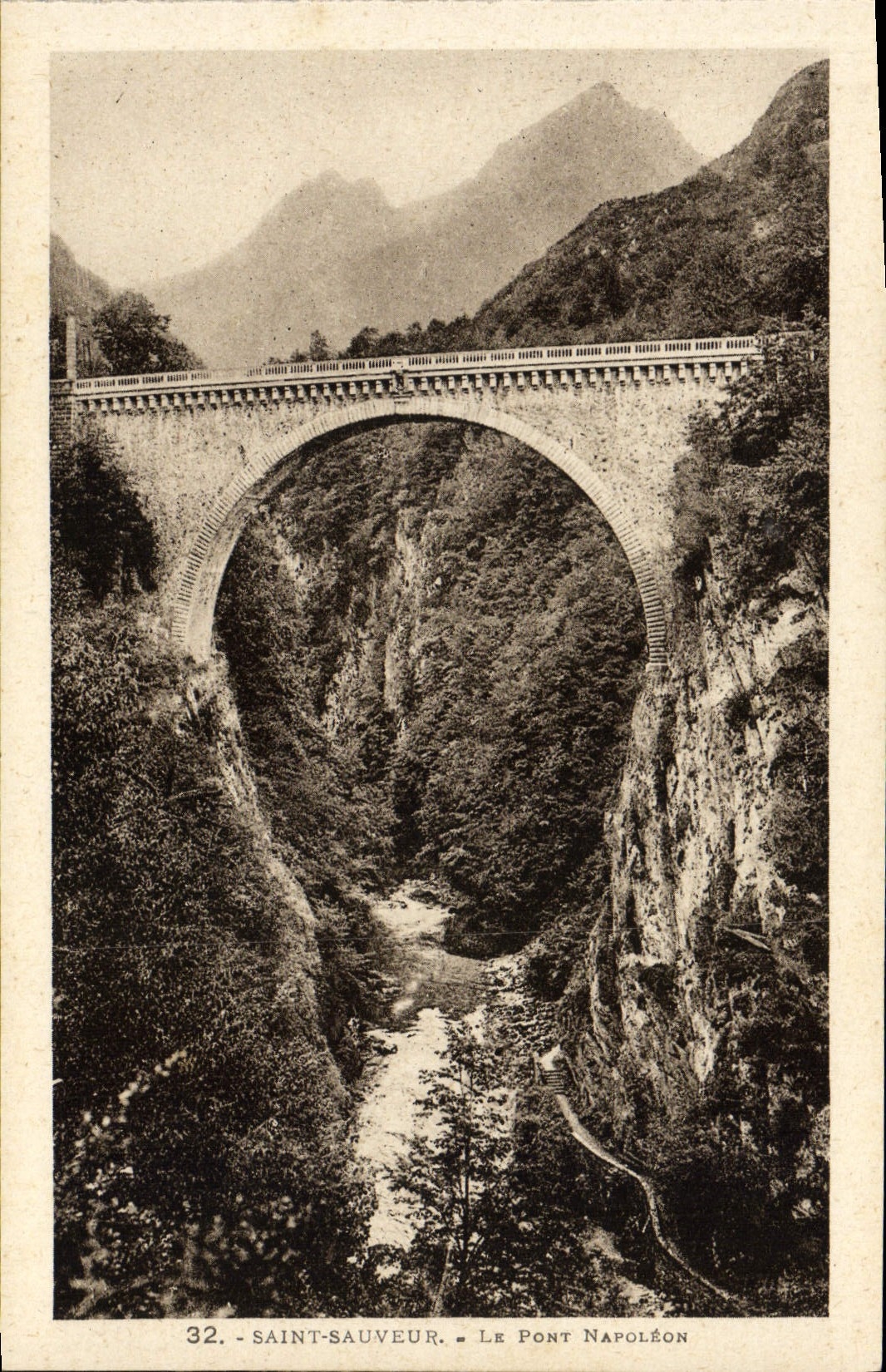 CPA Saint Sauveur Le Pont Napoleon