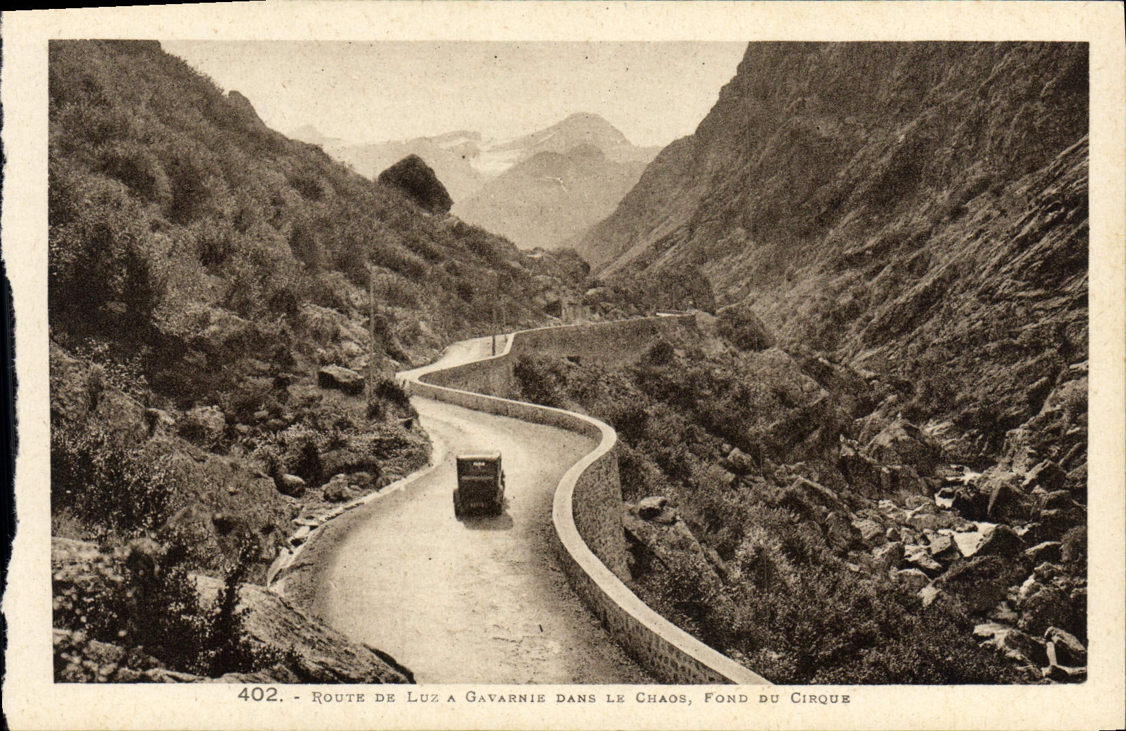 La ruta De Luz de la POSTAL de la VENDIMIA tiene Gavernie en el fondo del caos del circo