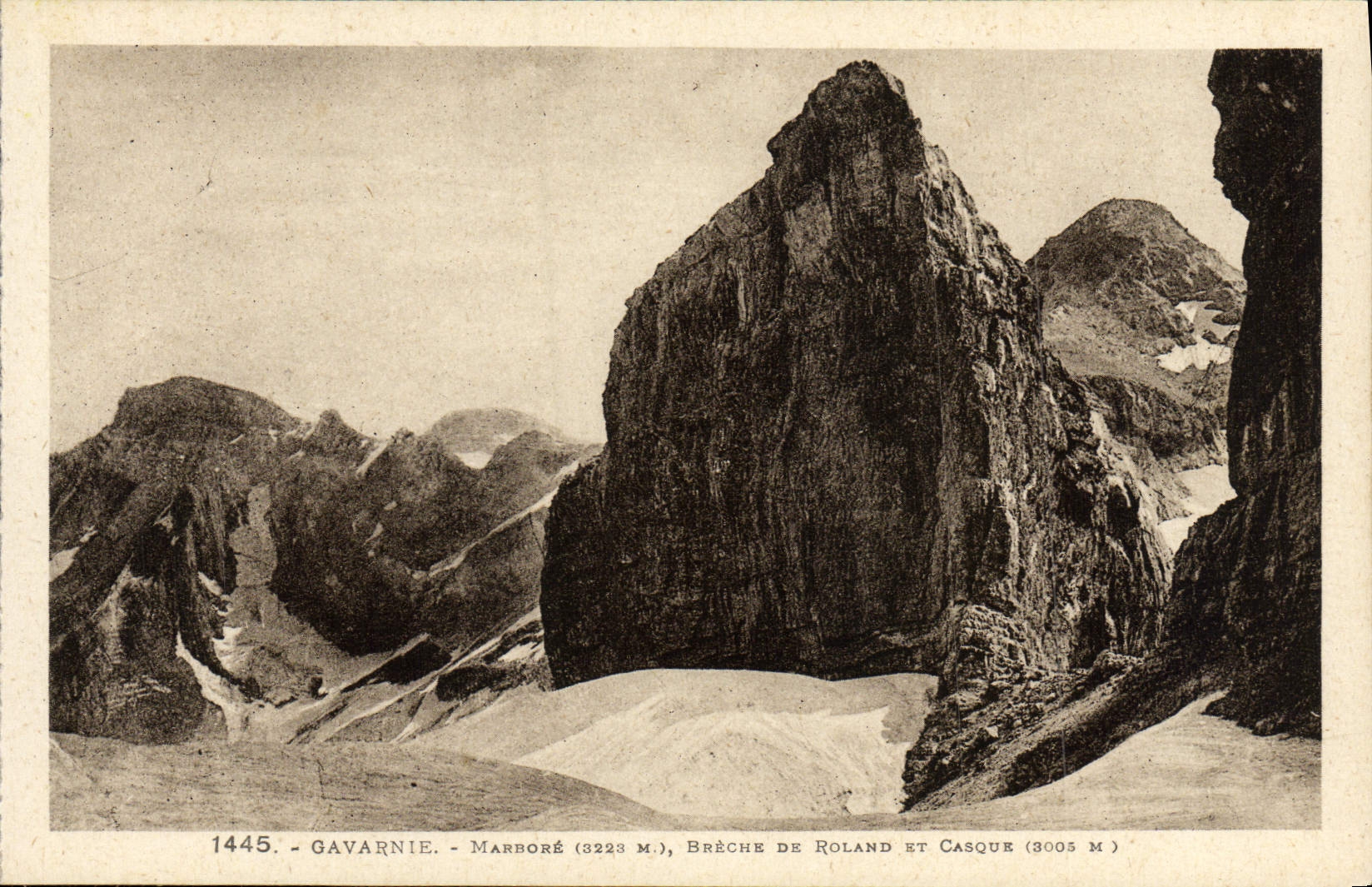 VINTAGE POSTCARD Gavarnie Marbore Breach Of Roland And Casque