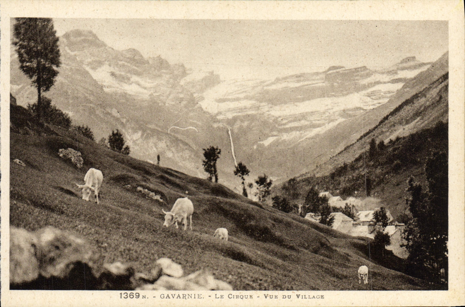 CPA Gavarnie Le Cirque Vue Du Village